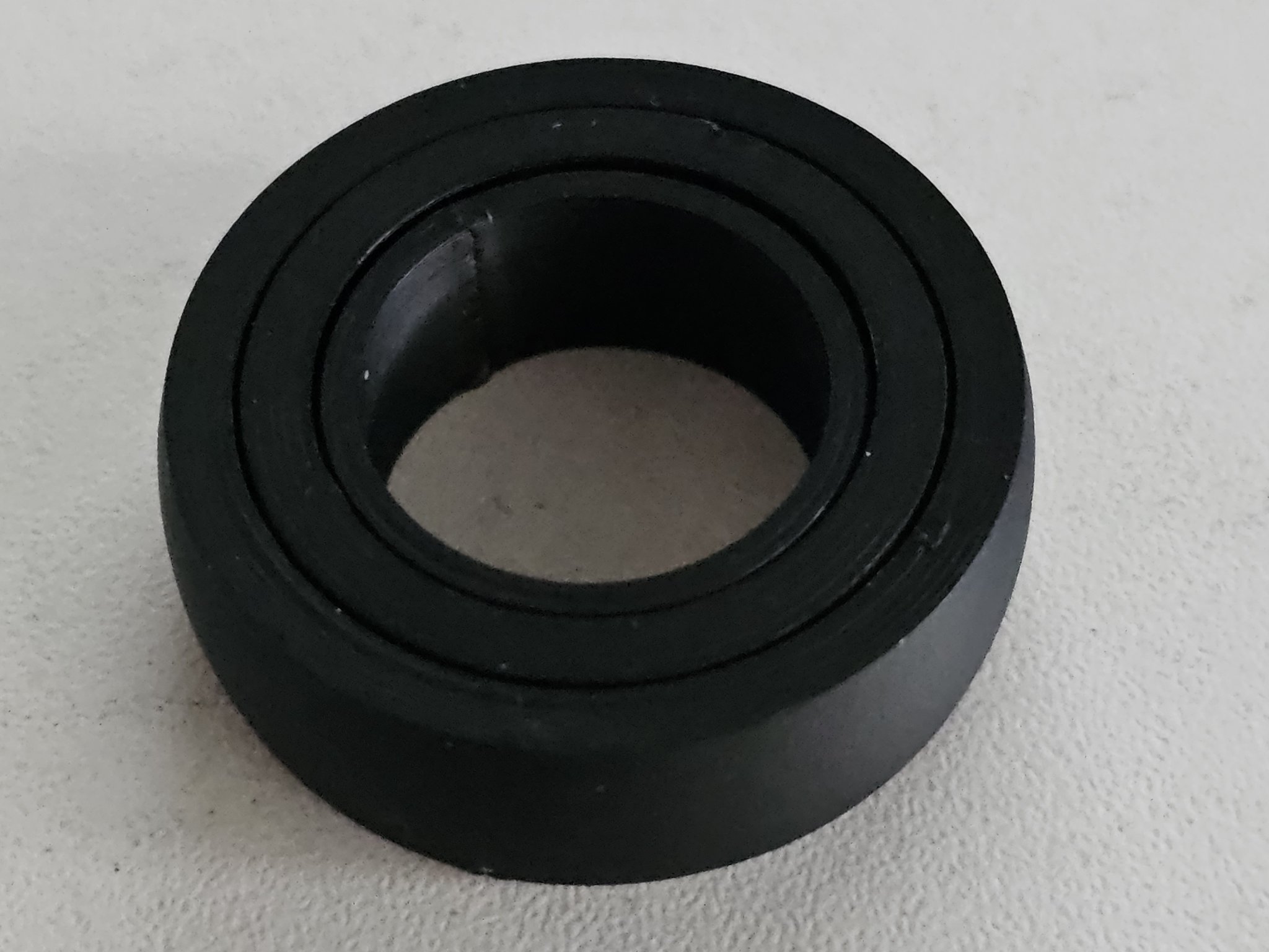 Nhẫn fidget cho vợ với thiết kế nhỏ gọn