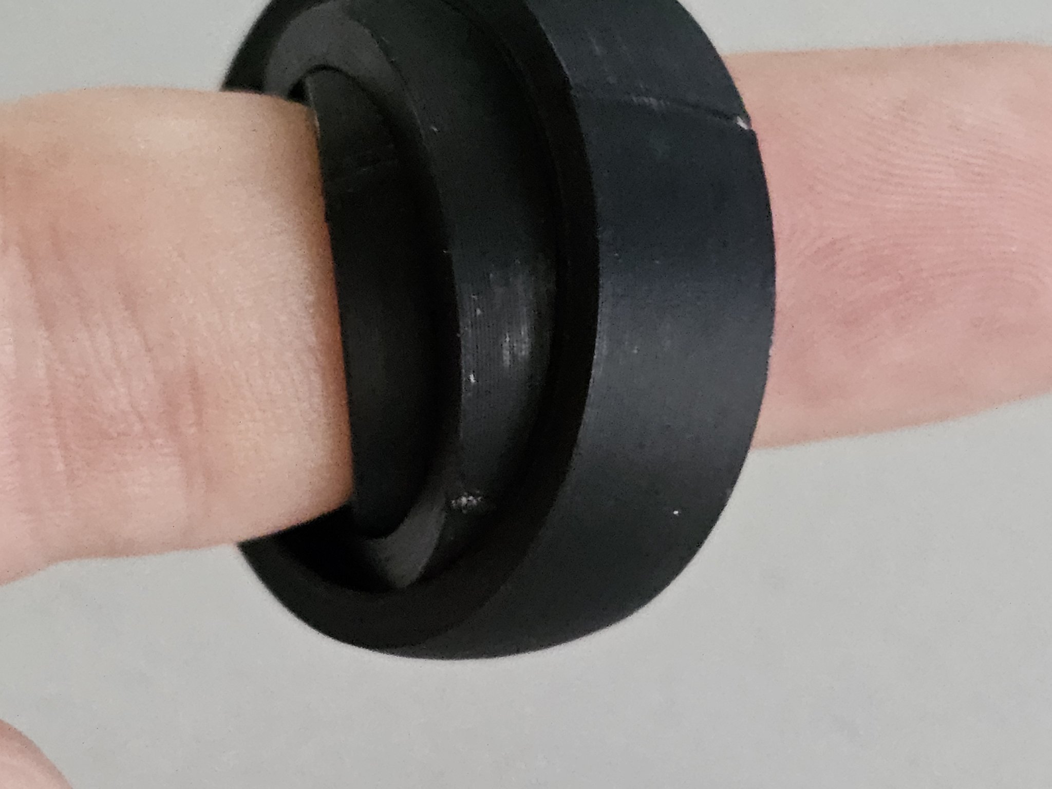 Nhẫn fidget cho vợ với thiết kế nhỏ gọn