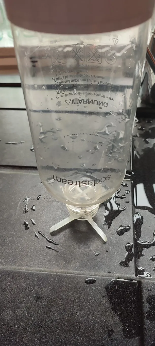 Giá đỡ chai Sodastream tiện lợi cho bếp