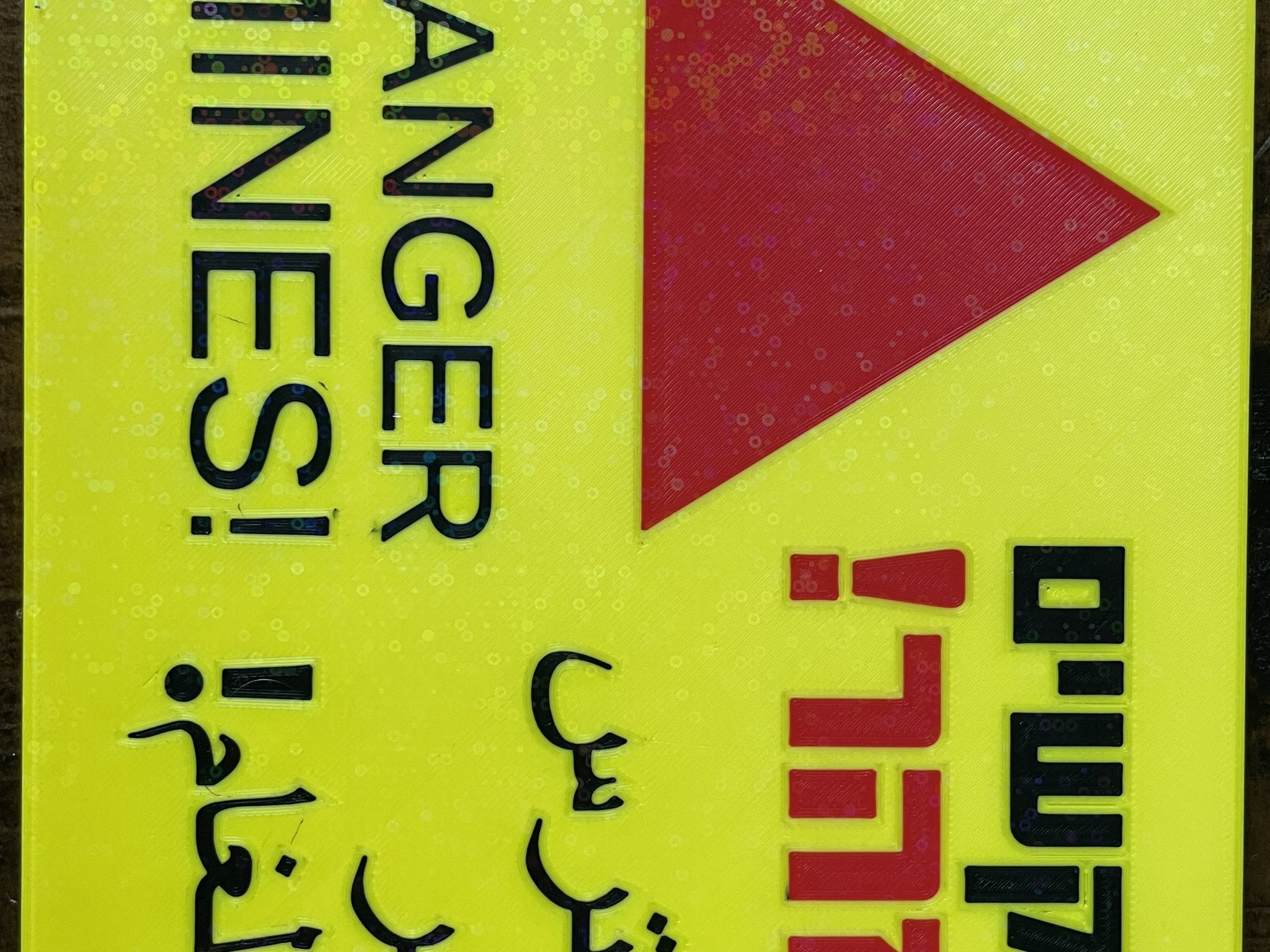 Biển cảnh báo mìn bằng tiếng Anh, Hebrew và Ả Rập