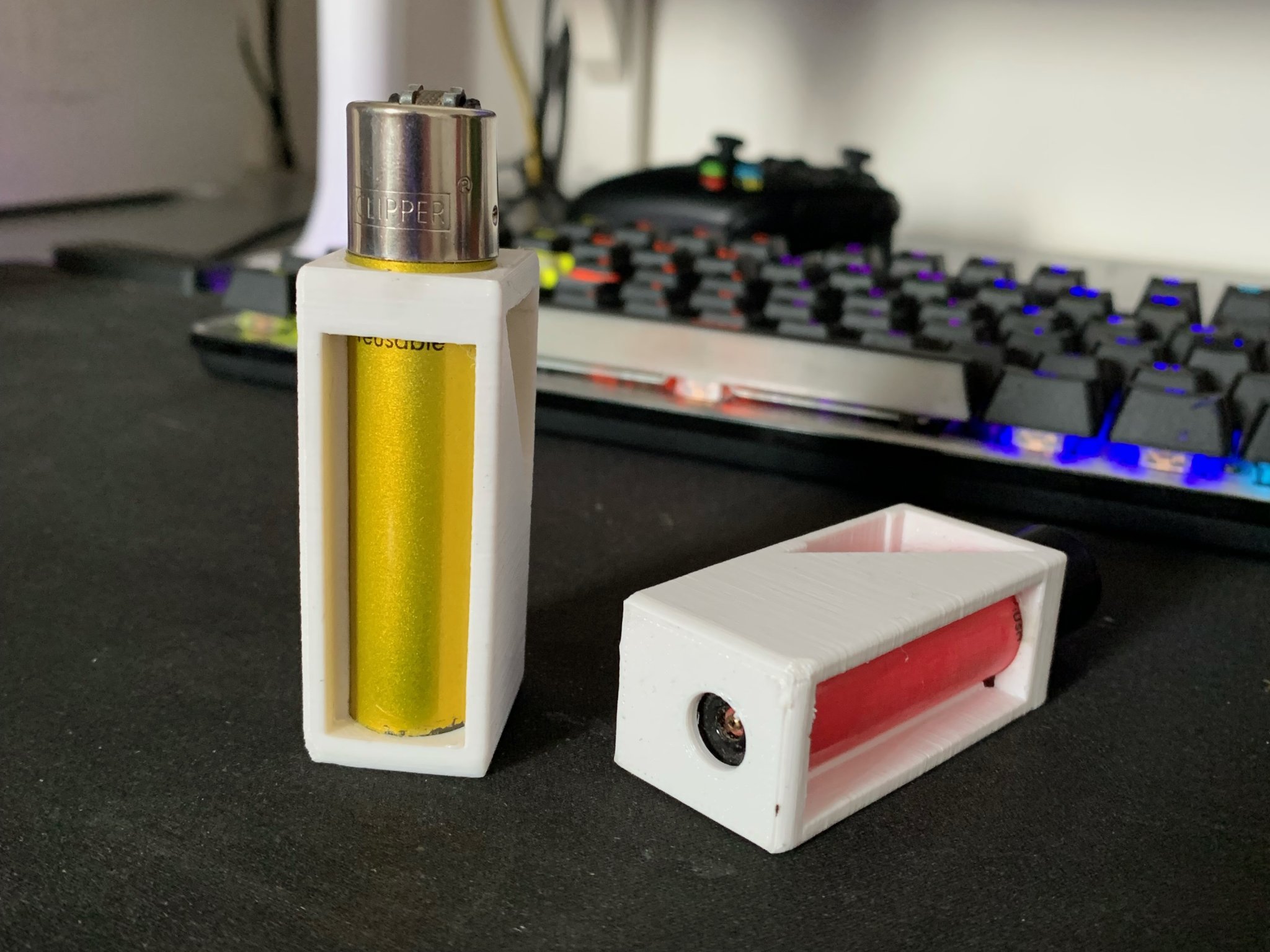 Hộp đựng clipper với thiết kế cửa sổ và dây đeo