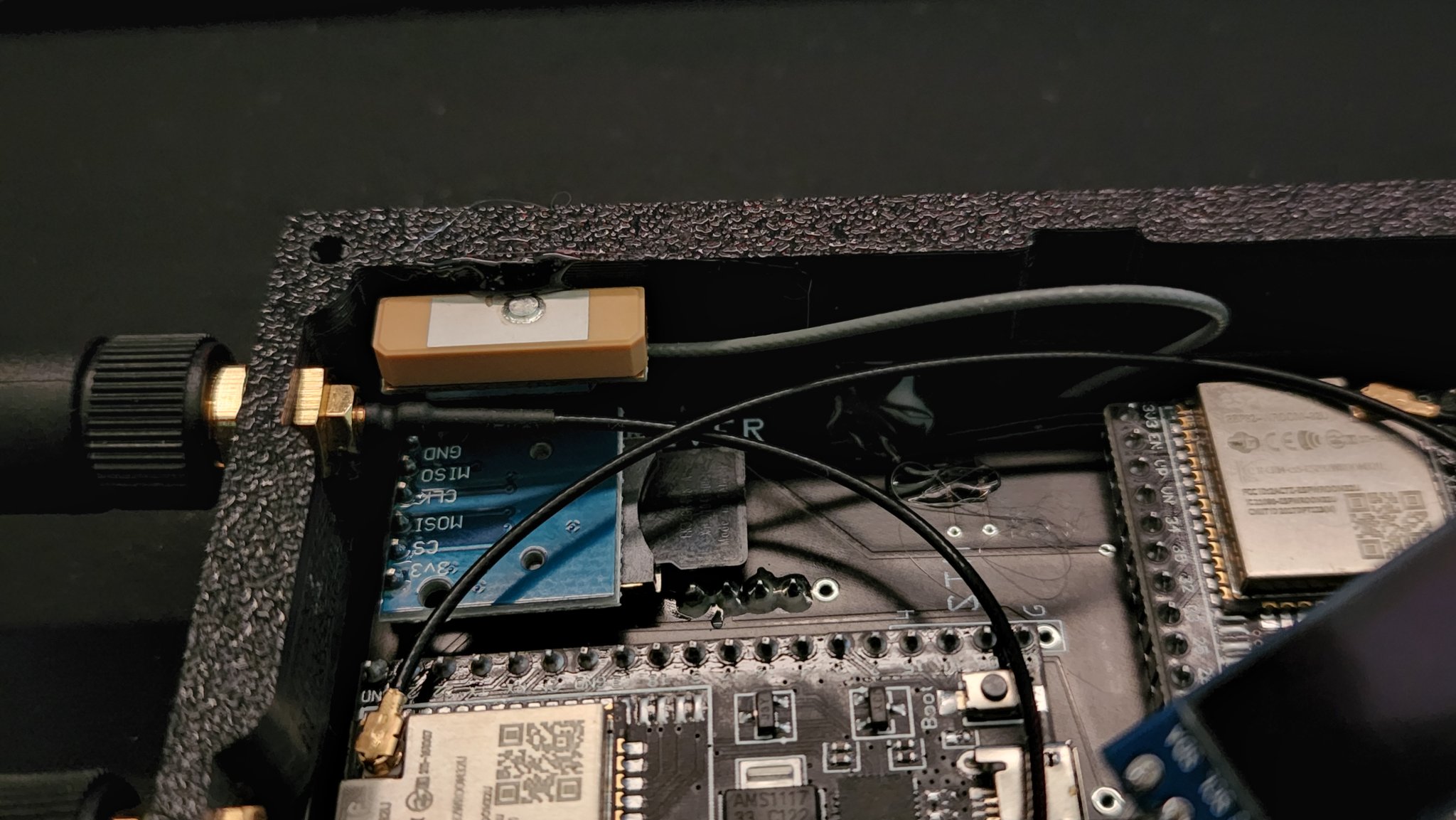 Giá đỡ cho bo mạch wardriver jhewitt dựa trên ESP32