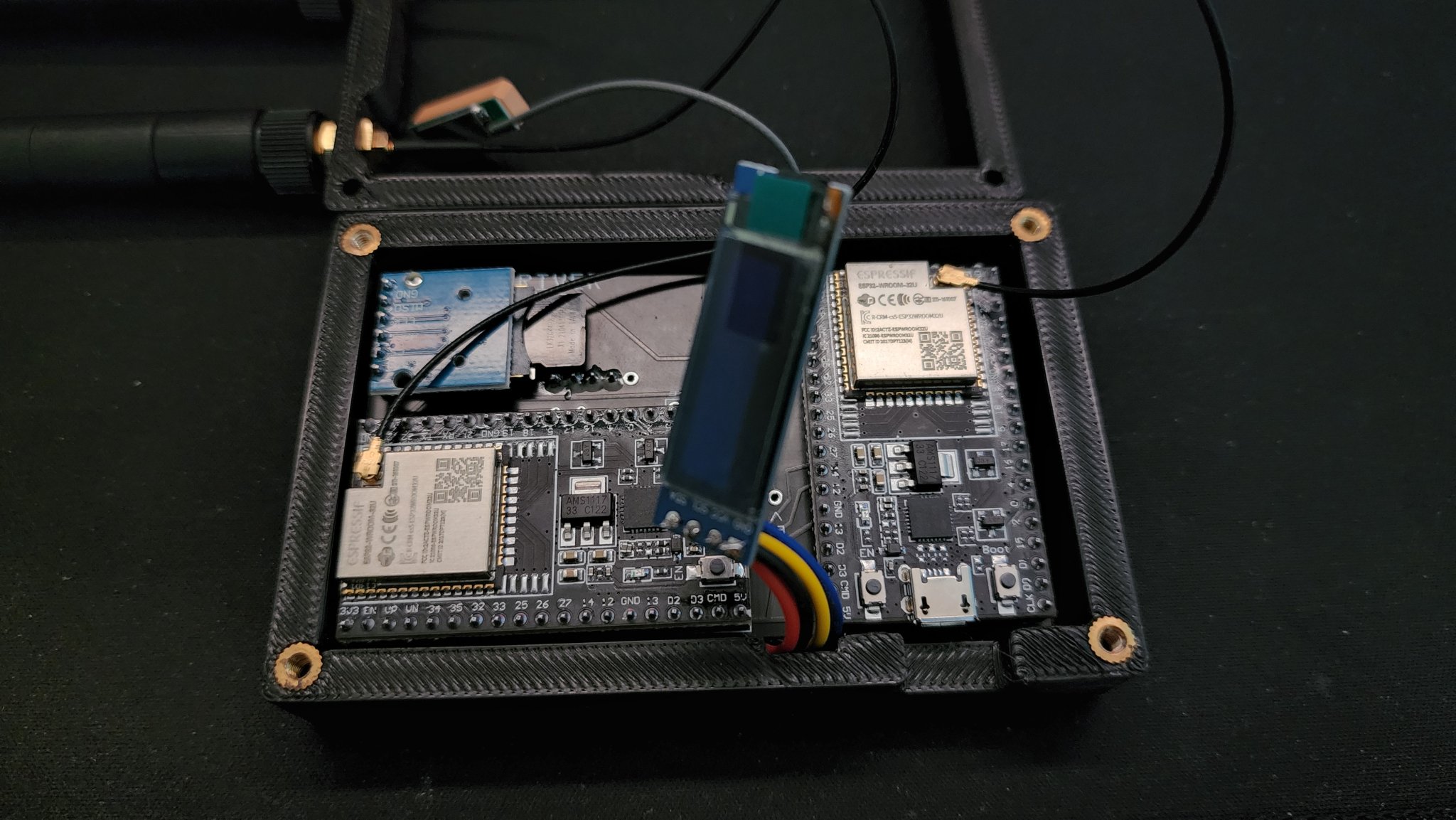 Giá đỡ cho bo mạch wardriver jhewitt dựa trên ESP32