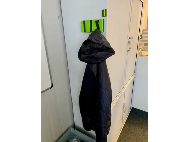 Giá treo áo có lò xo tích hợp cho không gian văn phòng