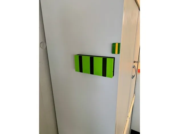 Giá treo áo có lò xo tích hợp cho không gian văn phòng