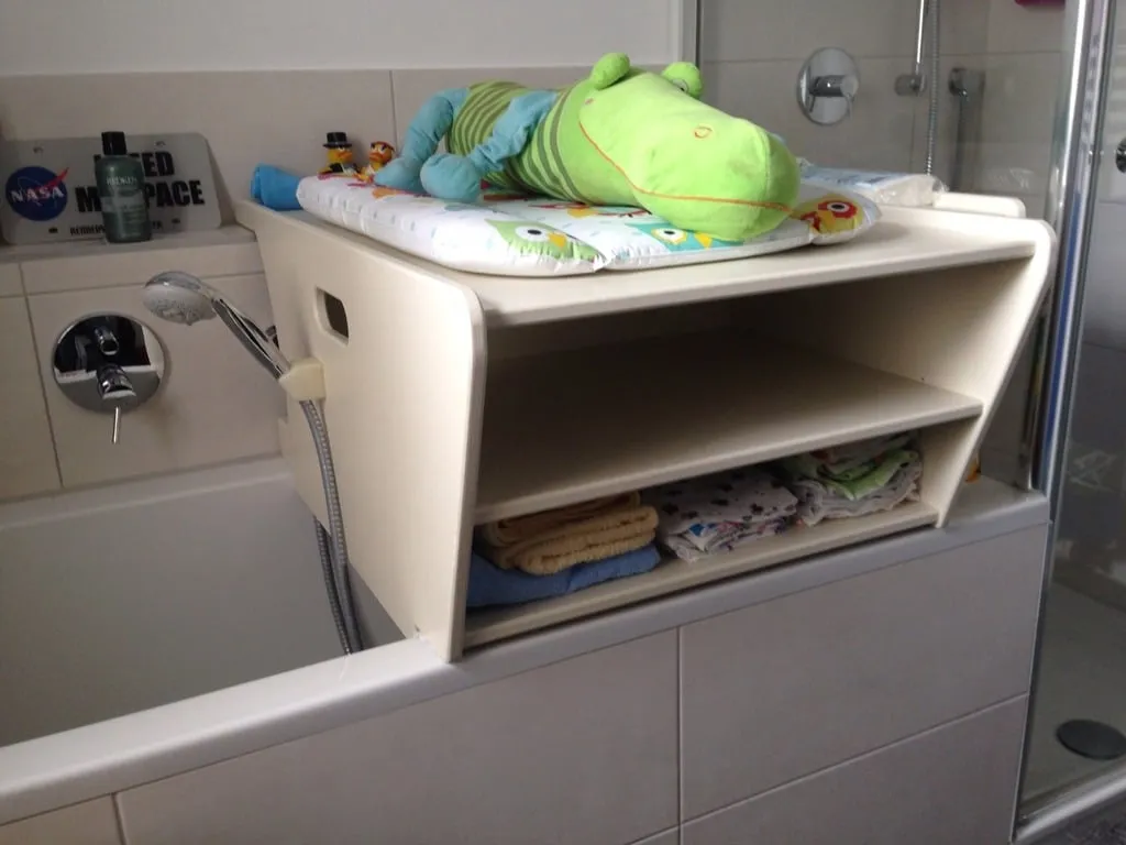 Giá đỡ cho đầu vòi sen trong phòng tắm