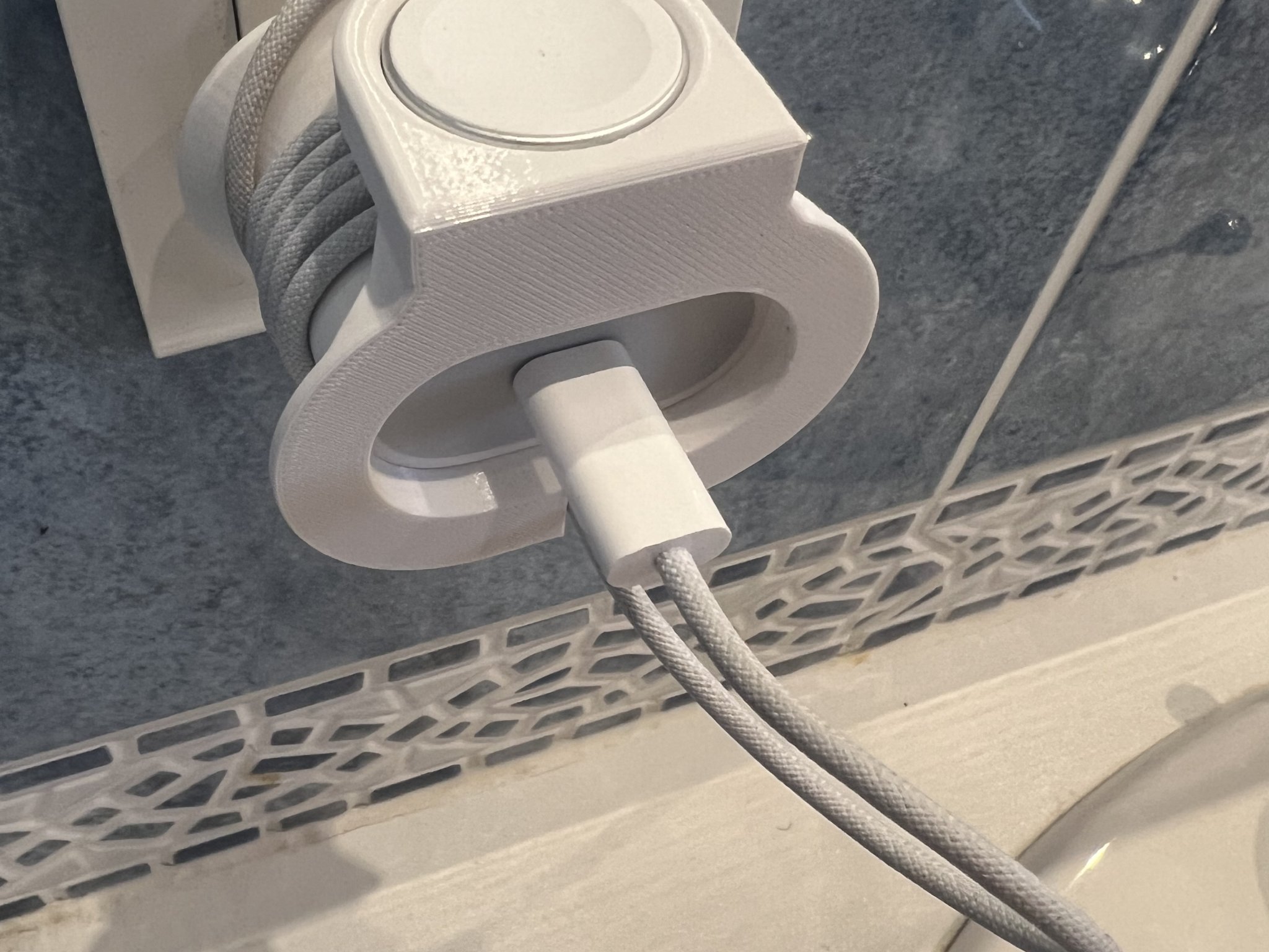 Giá đỡ sạc tường cho Apple Watch với ổ cắm loại E và F