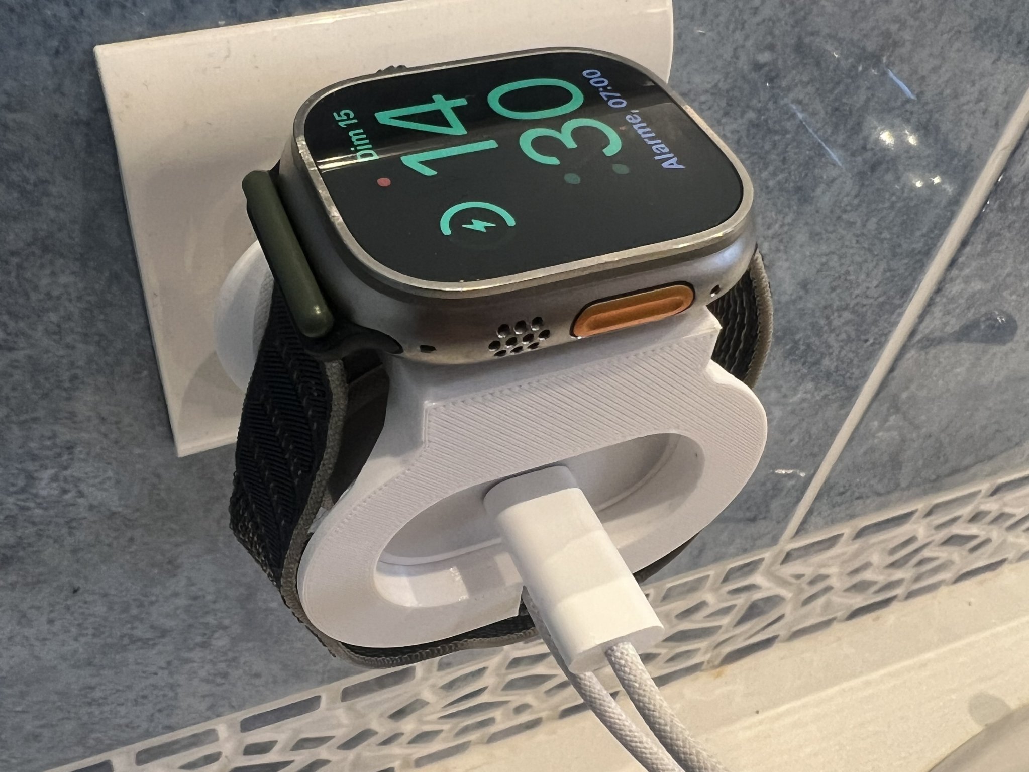 Giá đỡ sạc tường cho Apple Watch với ổ cắm loại E và F