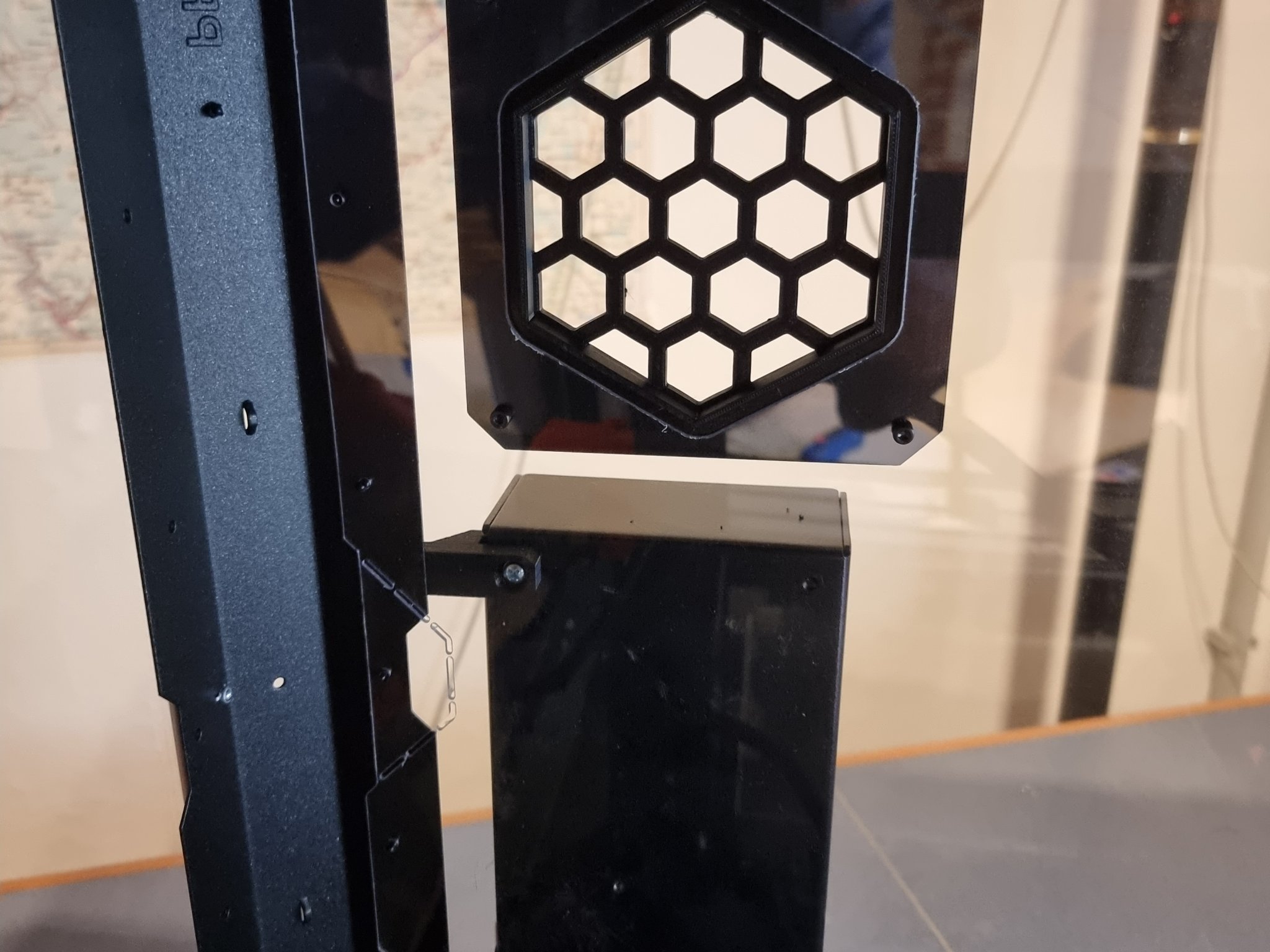 Vỏ máy Prusa với lưới thông gió ở phía sau