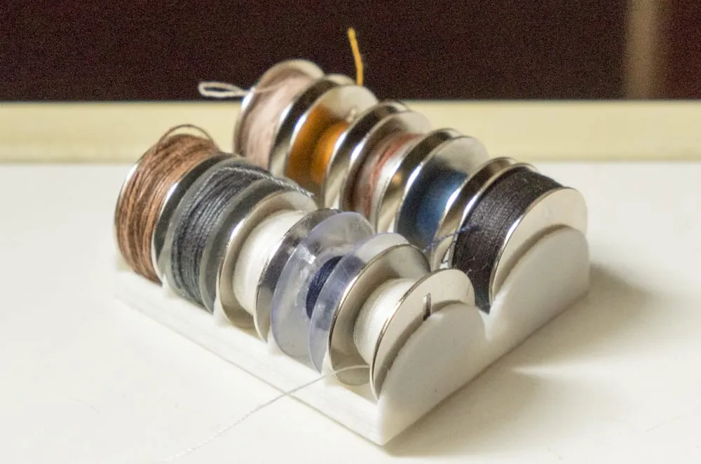 Giá đỡ cuộn chỉ tối giản cho cuộn chỉ 9mm x 22mm