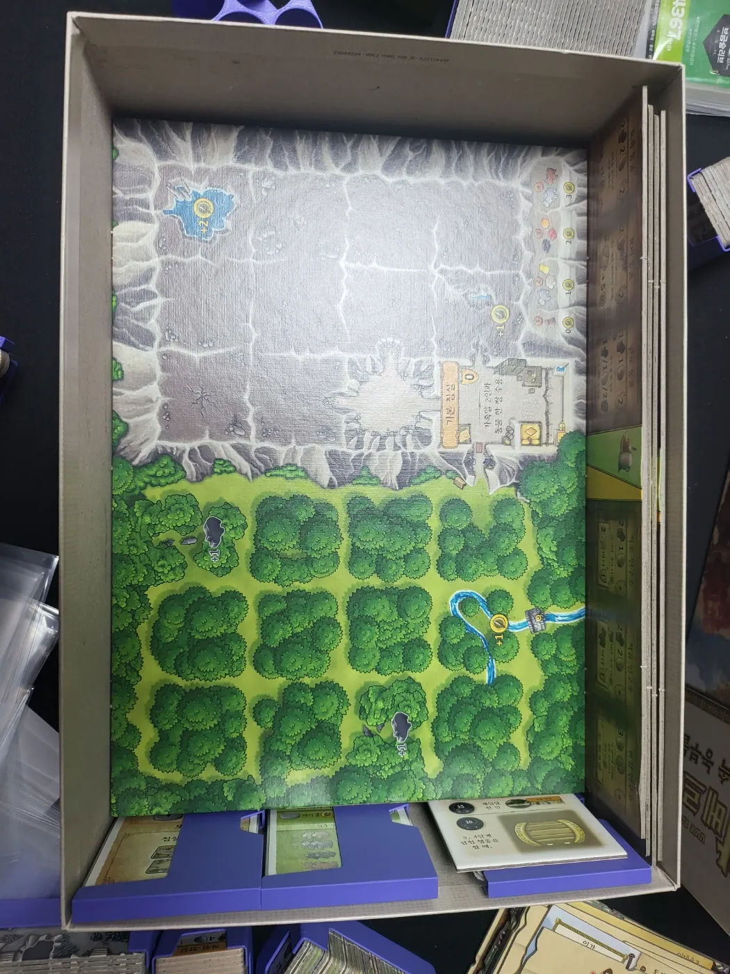 Giá đỡ tổ chức Caverna cho trò chơi bàn