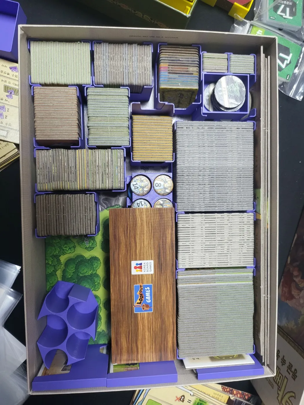 Giá đỡ tổ chức Caverna cho trò chơi bàn