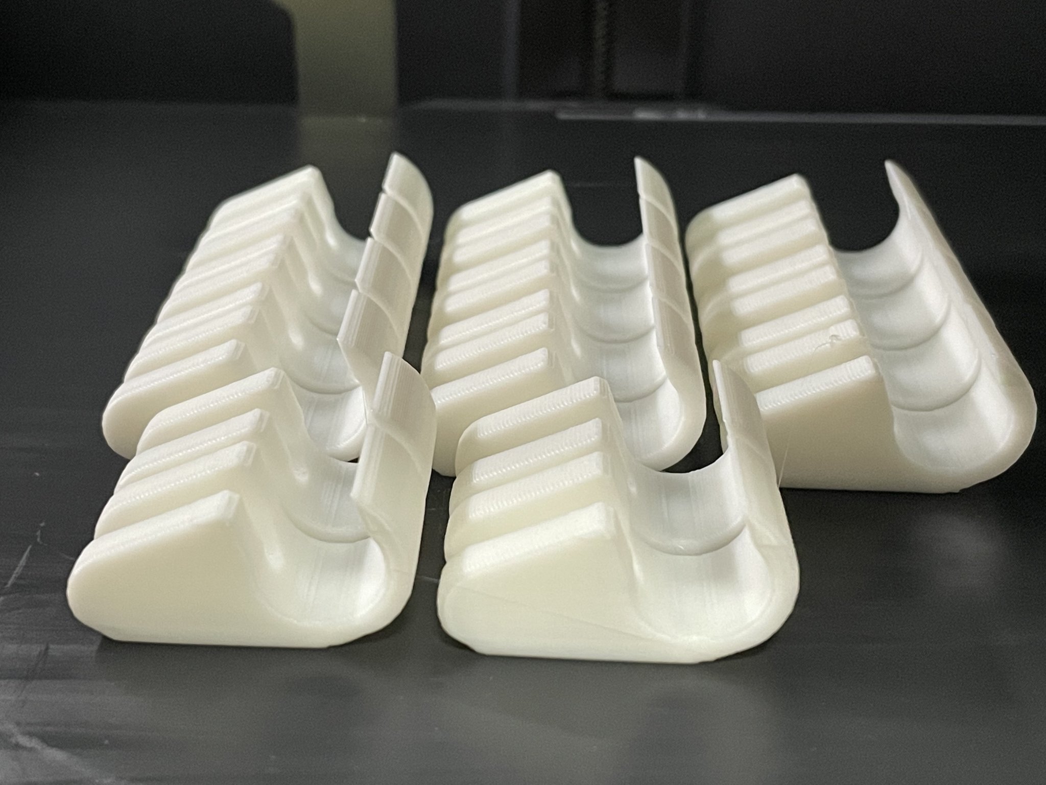 Kẹp giữ thanh phơi đồ không bị rơi ra ngoài