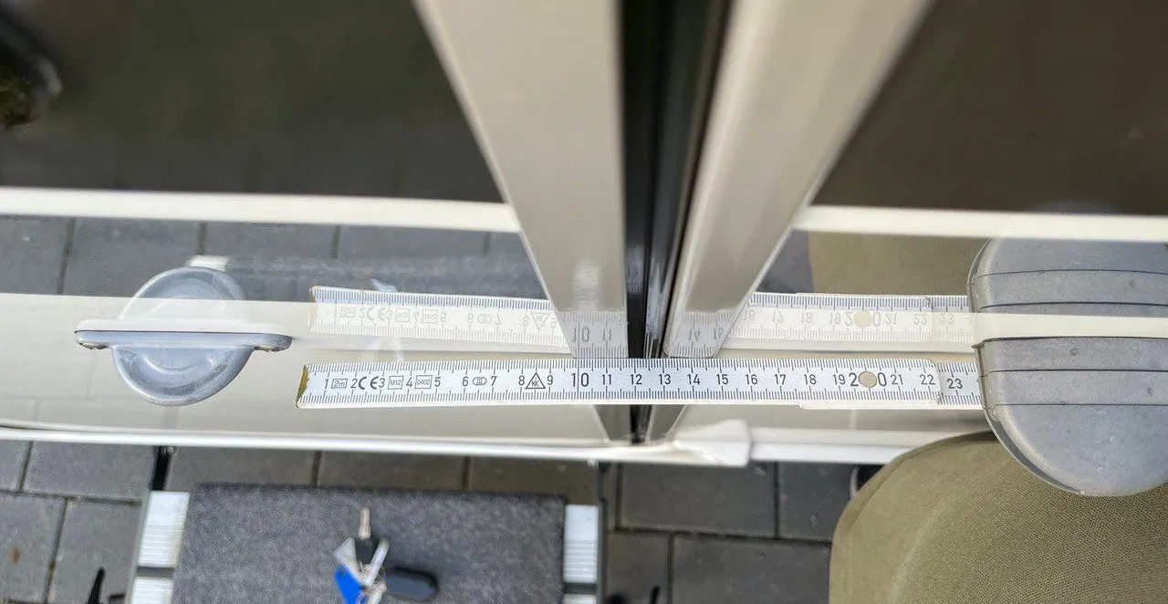 Giá đỡ cửa cho xe camper và caravan