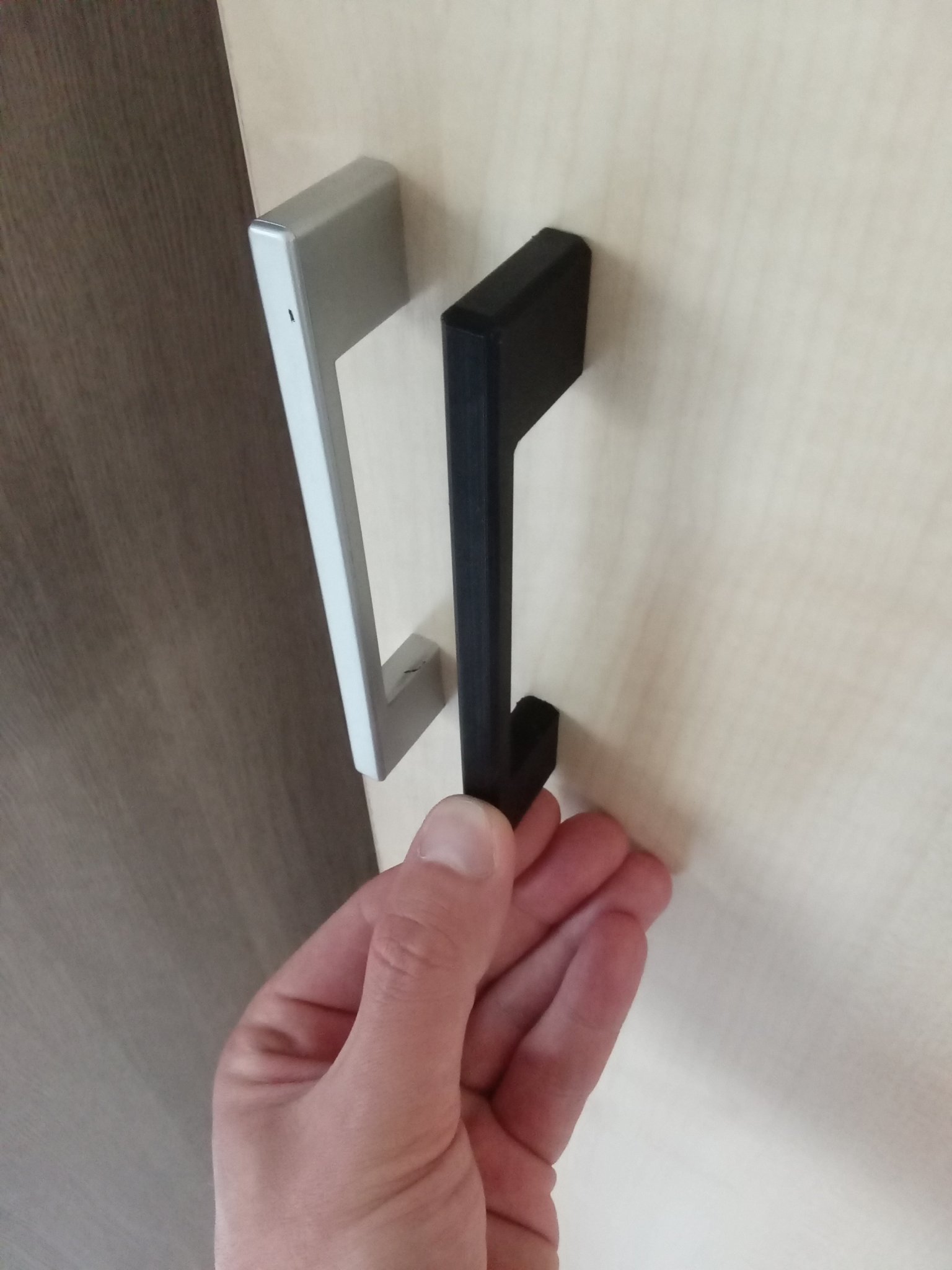 Tay nắm cửa tủ cải tiến đơn giản cho gia đình