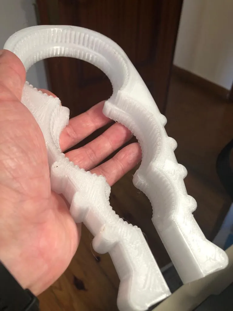 Nắp mở hộp với thiết kế răng cưa độc đáo