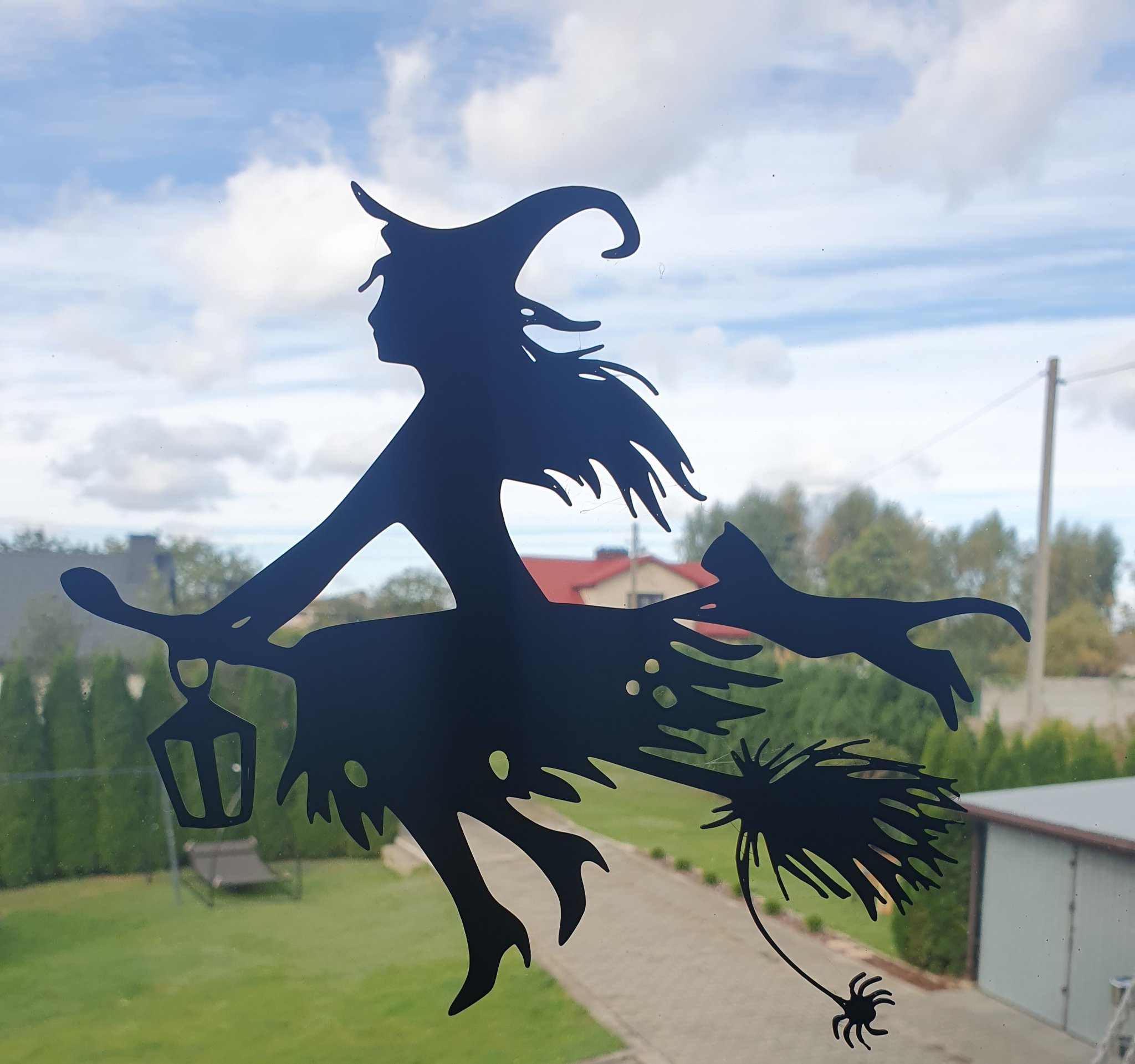 Trang trí Halloween với phù thủy xinh đẹp