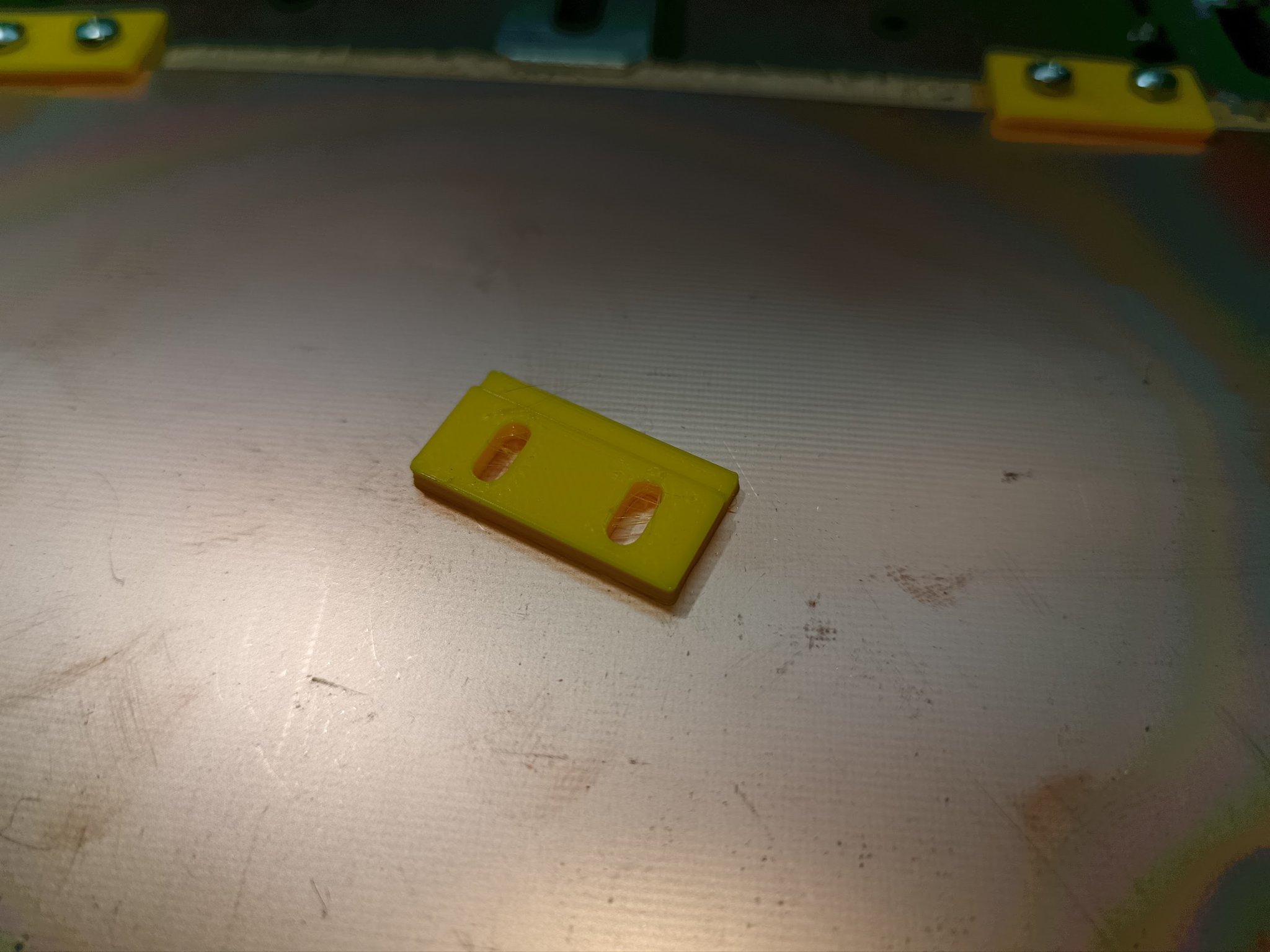 Kẹp PCB cho máy phay mạch in bằng vít gỗ 3mm