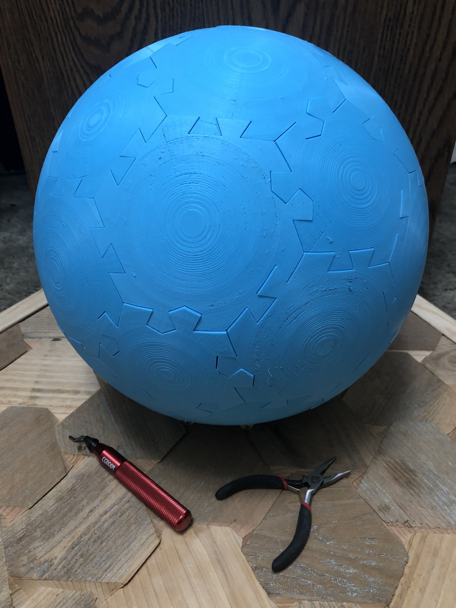 Câu đố hình cầu từ khối đa diện icosahedron rút gọn