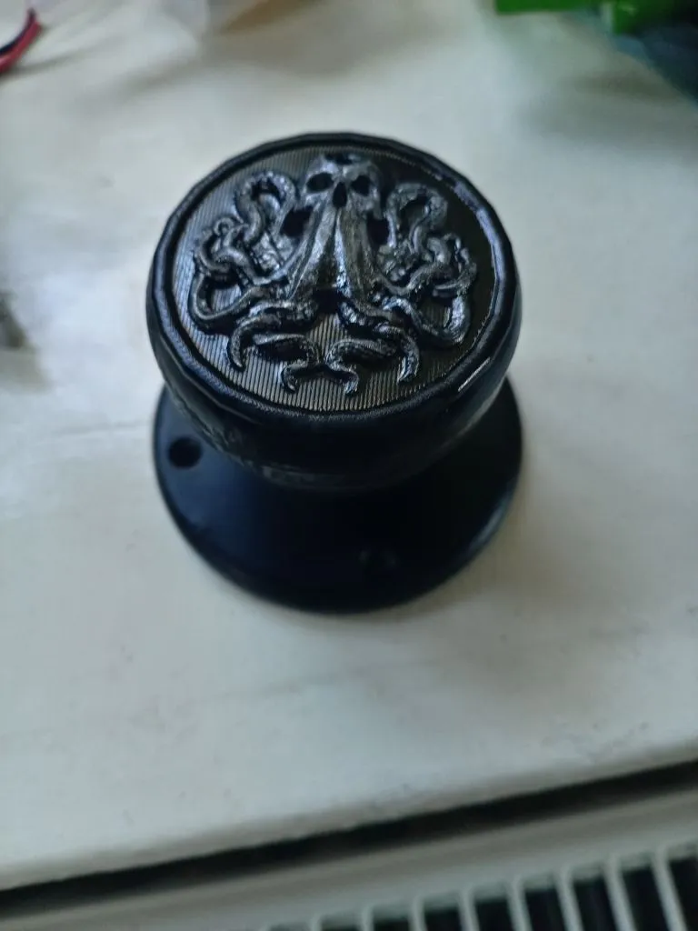 Núm cửa hình Kraken chức năng