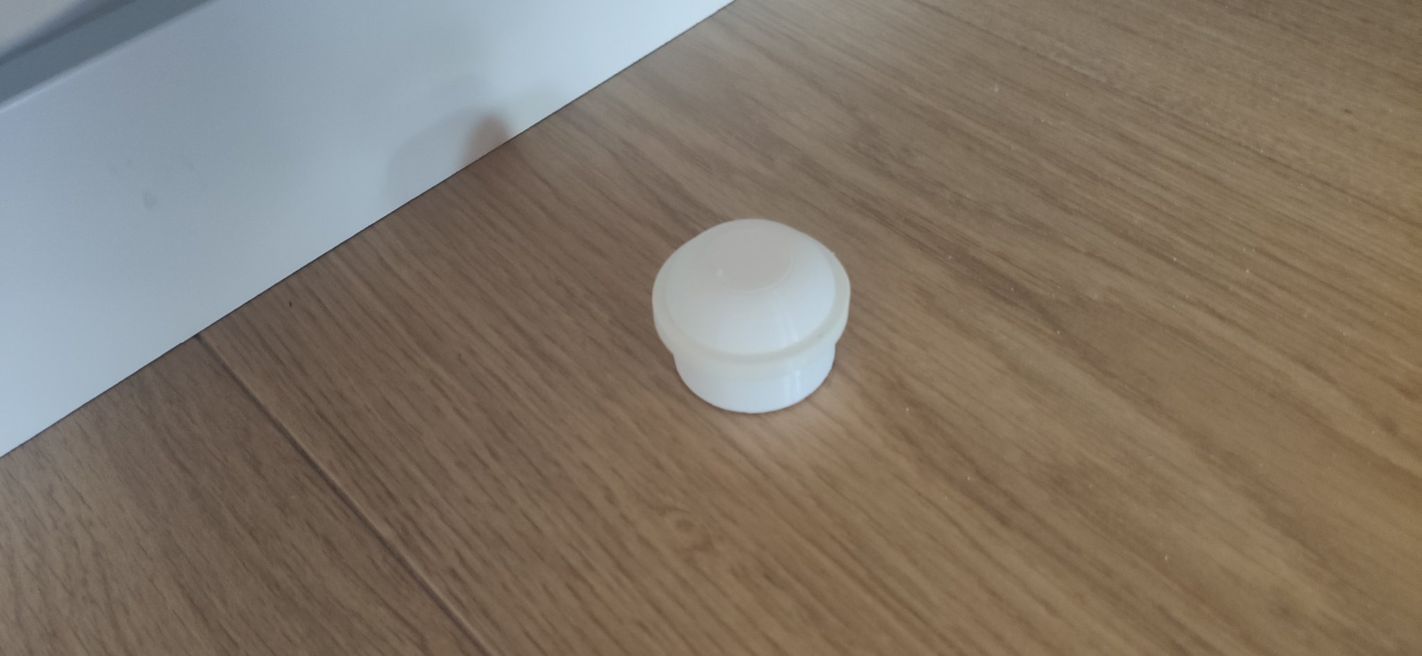 Chặn cửa đơn giản với hai chất liệu cứng và mềm