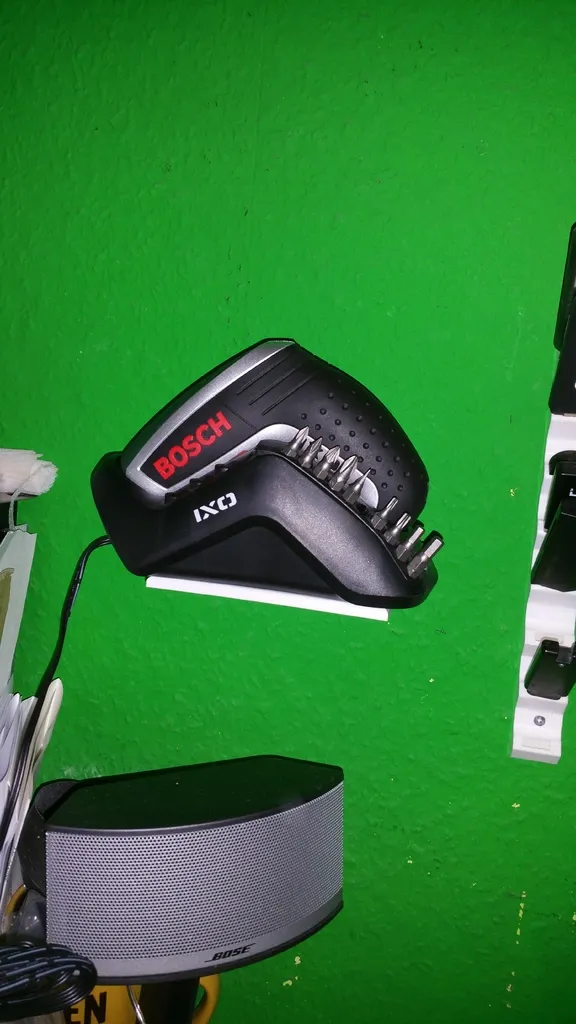 Giá đỡ Bosch IXO treo tường tiết kiệm không gian bàn làm việc