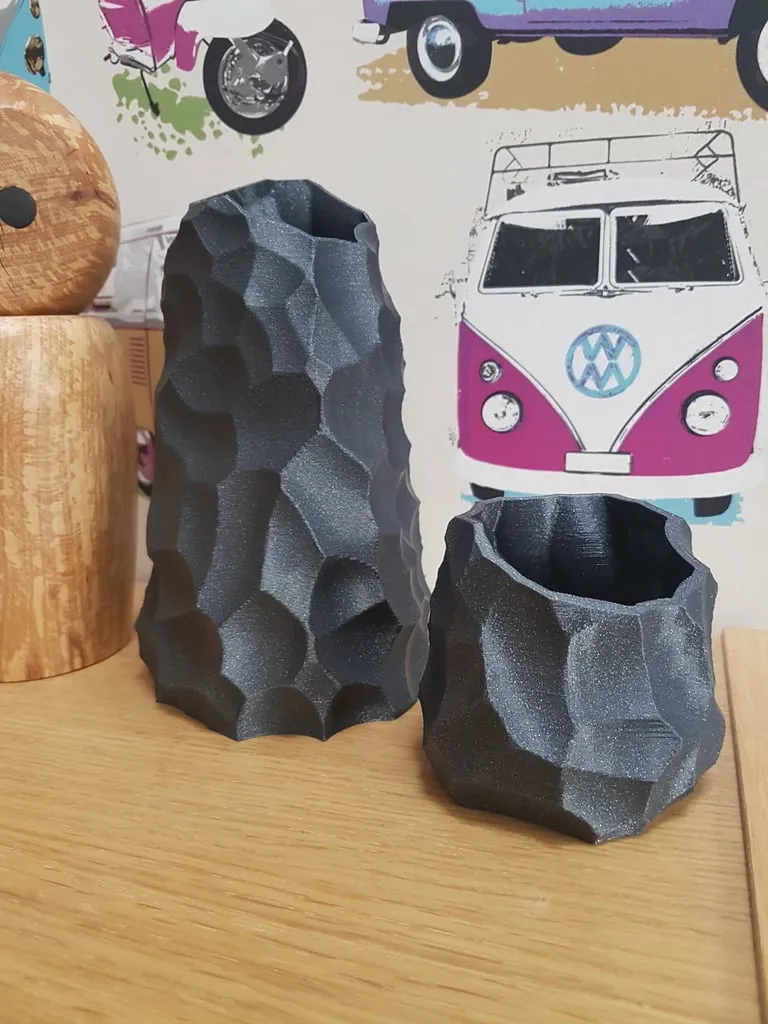 Bộ bình đá chạm khắc độc đáo trong thiết kế VR