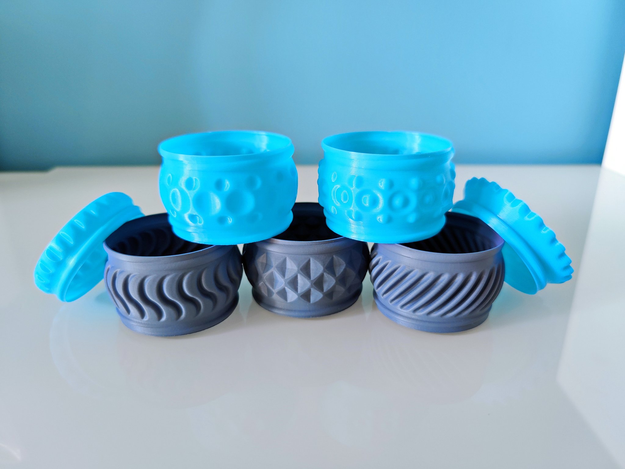 Bộ hộp nhỏ có thể vặn chồng lên nhau