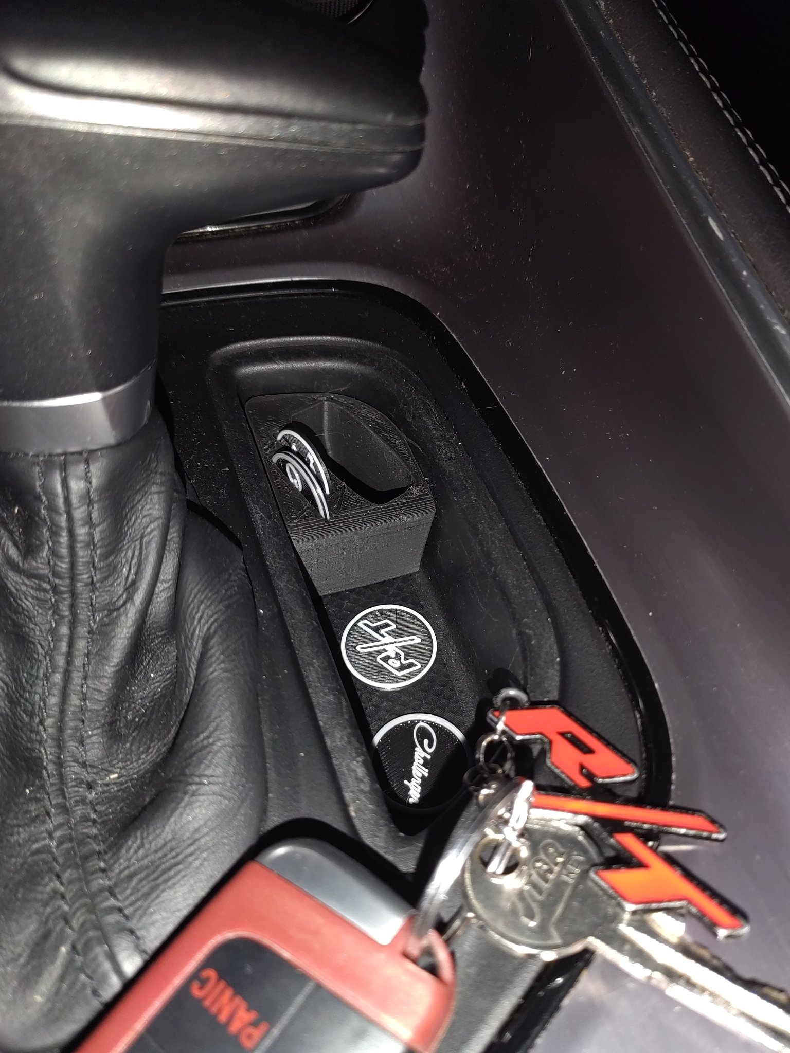 Token mua sắm thiết kế Dodge Challenger R/T và Hellcat