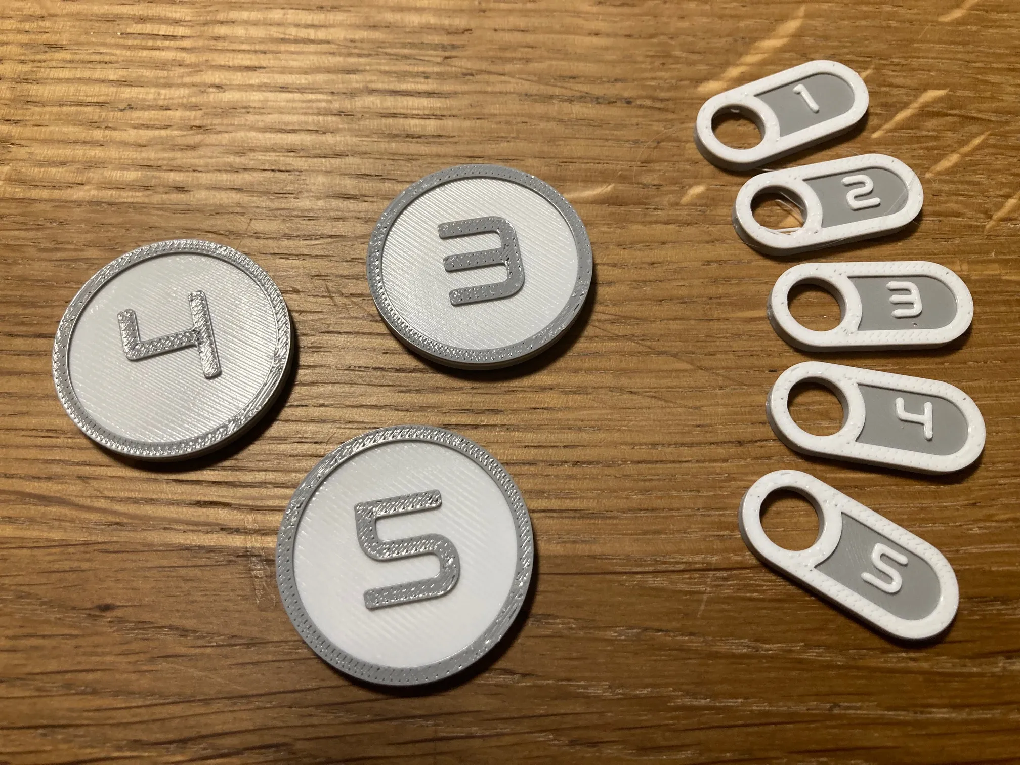 Kết hợp thẻ từ và móc chìa khóa cho tủ dụng cụ