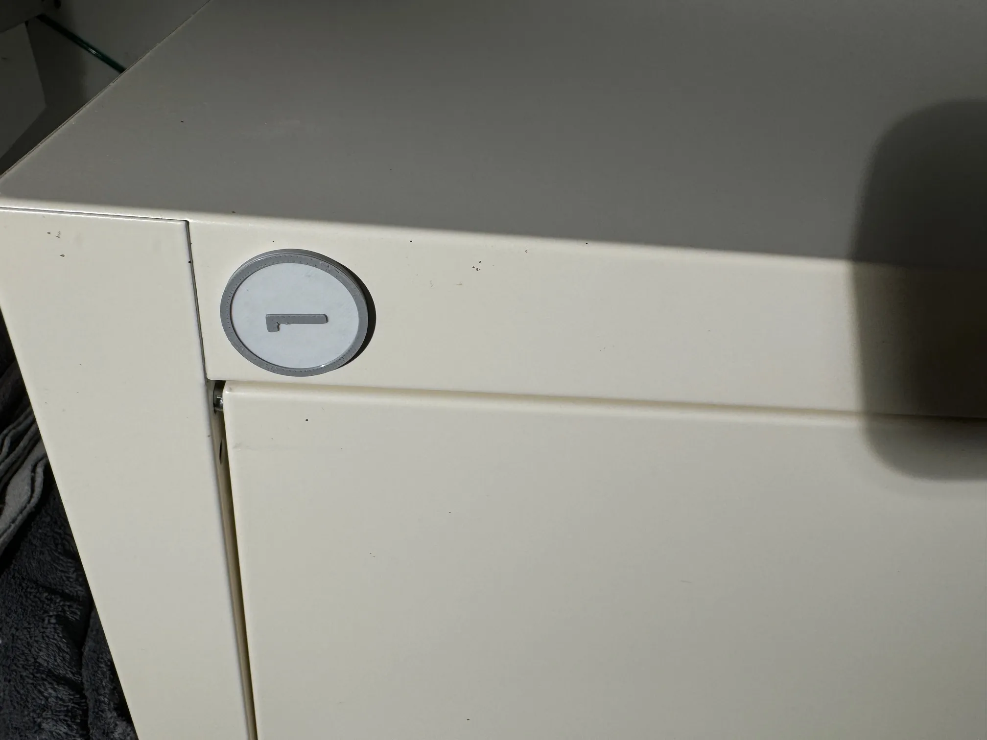 Kết hợp thẻ từ và móc chìa khóa cho tủ dụng cụ