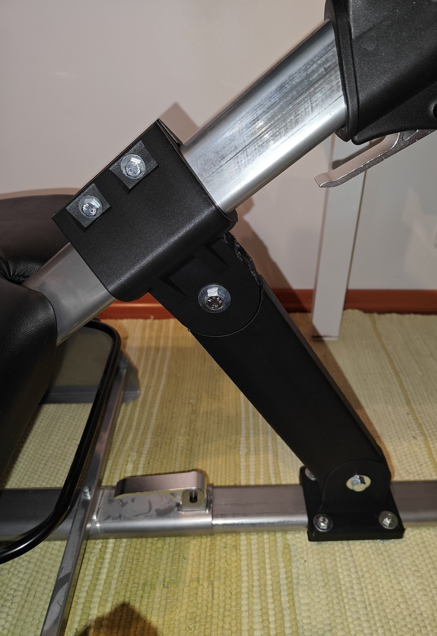 Giá đỡ bánh lái cho Playseat Revolution