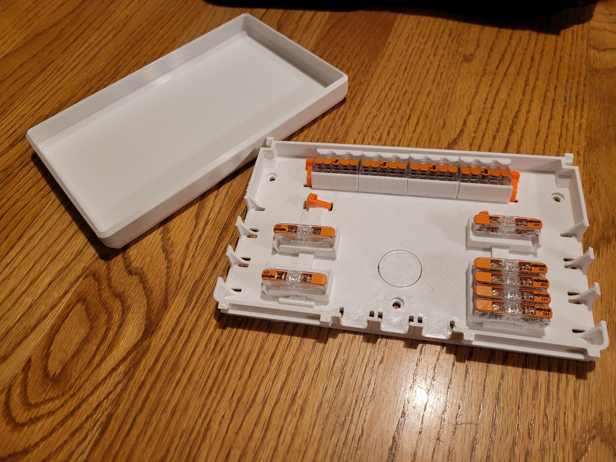 Hộp kết nối WAGO 221 cho hệ thống phân phối điện