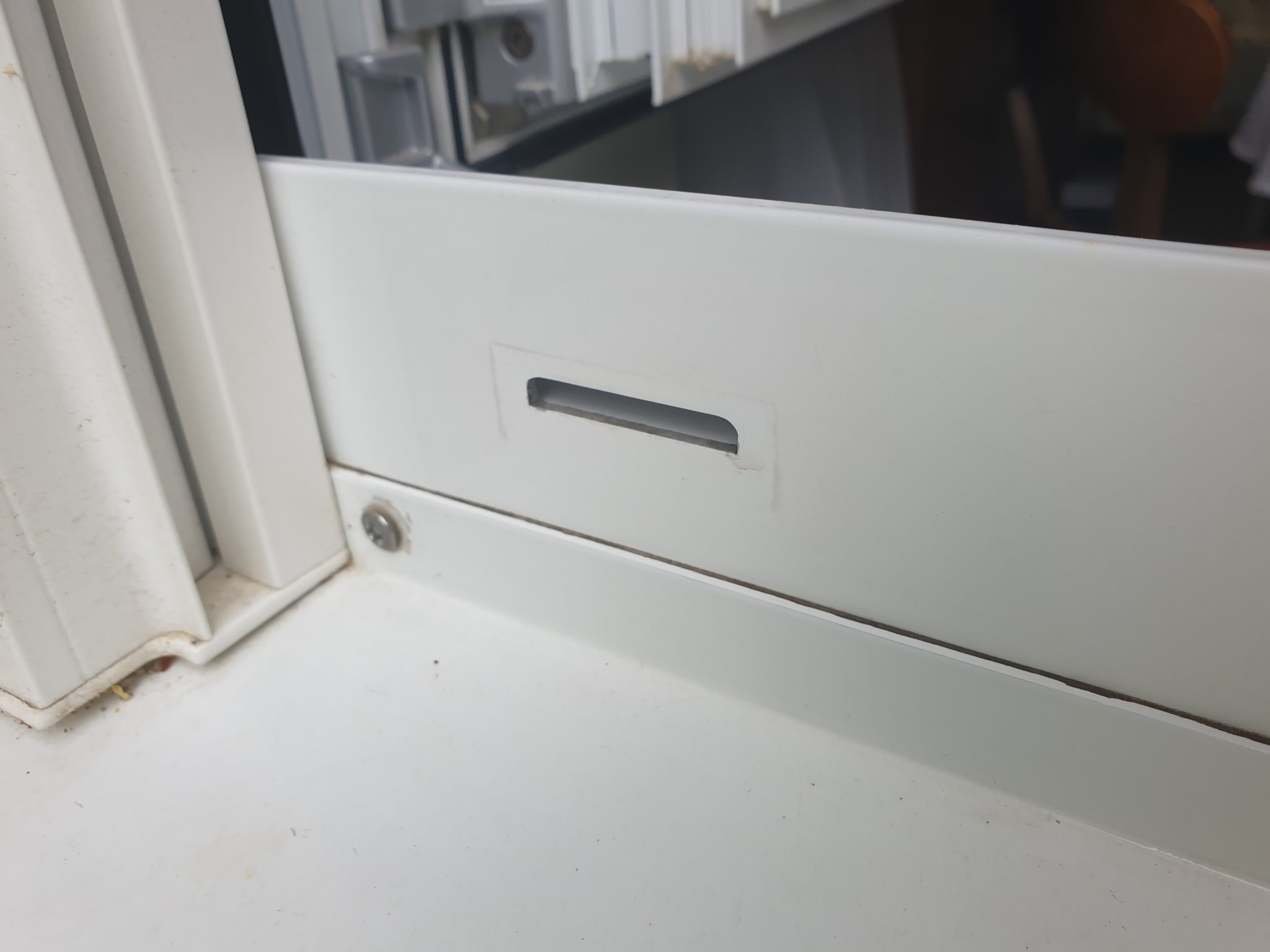 Nắp che khe thông gió cho cửa sổ 15 năm tuổi