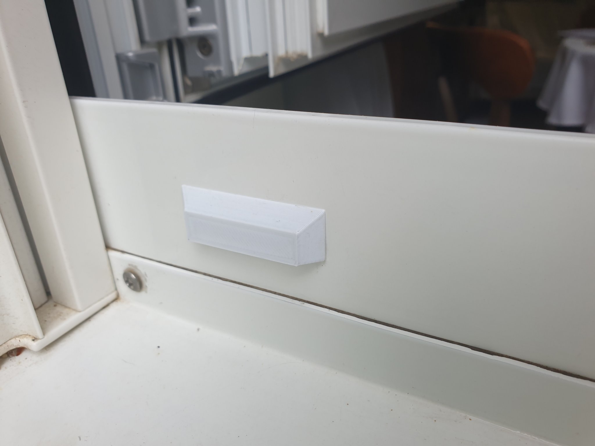 Nắp che khe thông gió cho cửa sổ 15 năm tuổi