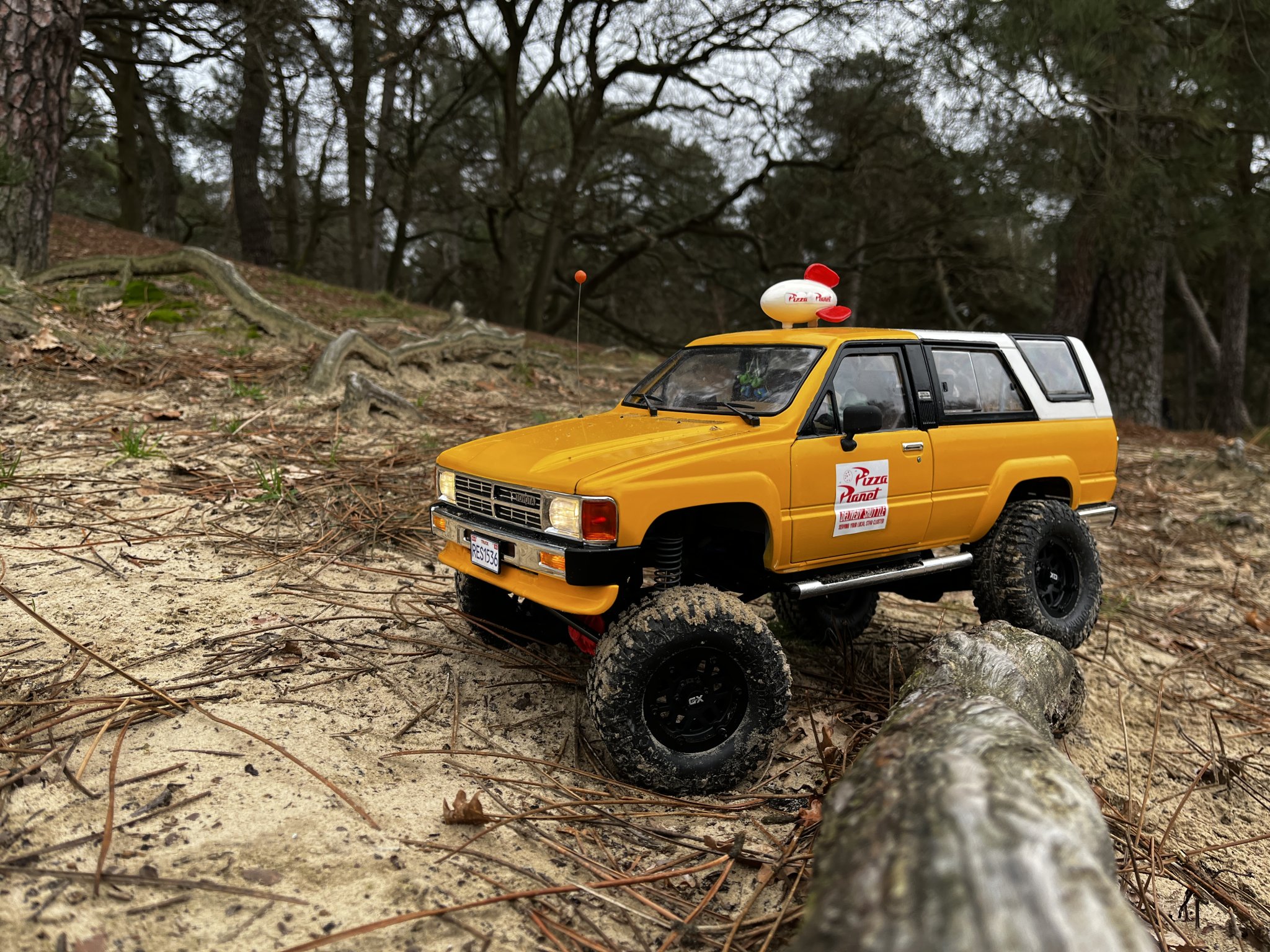 Giá đỡ thân xe 4Runner cho khung SCX10II của RC4WD