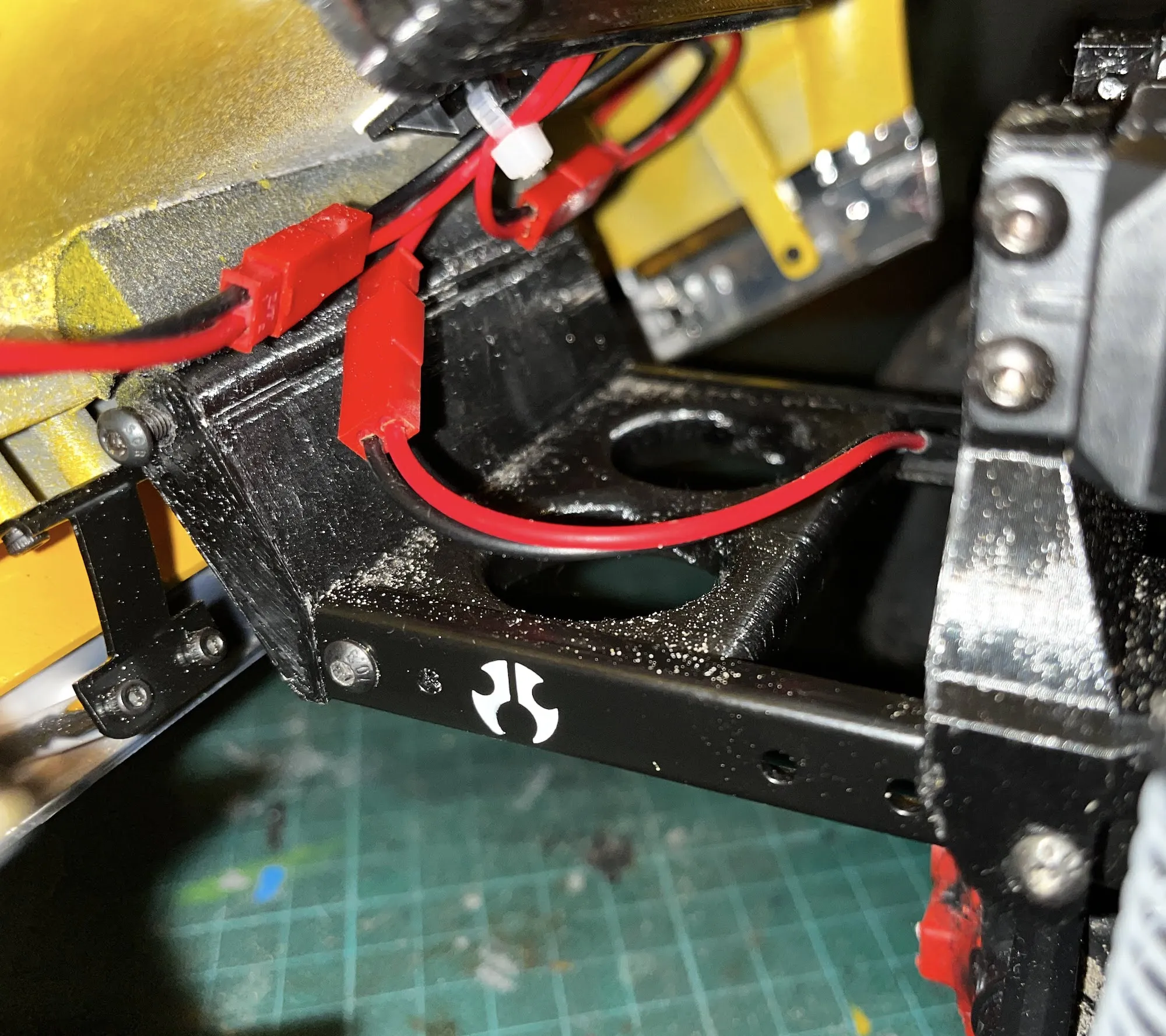 Giá đỡ thân xe 4Runner cho khung SCX10II của RC4WD