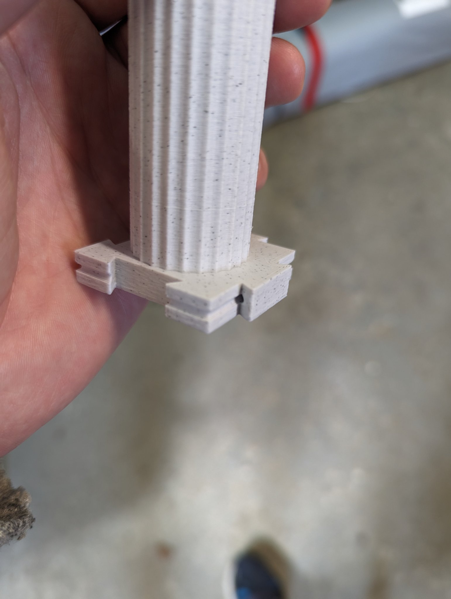 Giá đỡ cắt cây phong cách cột La Mã