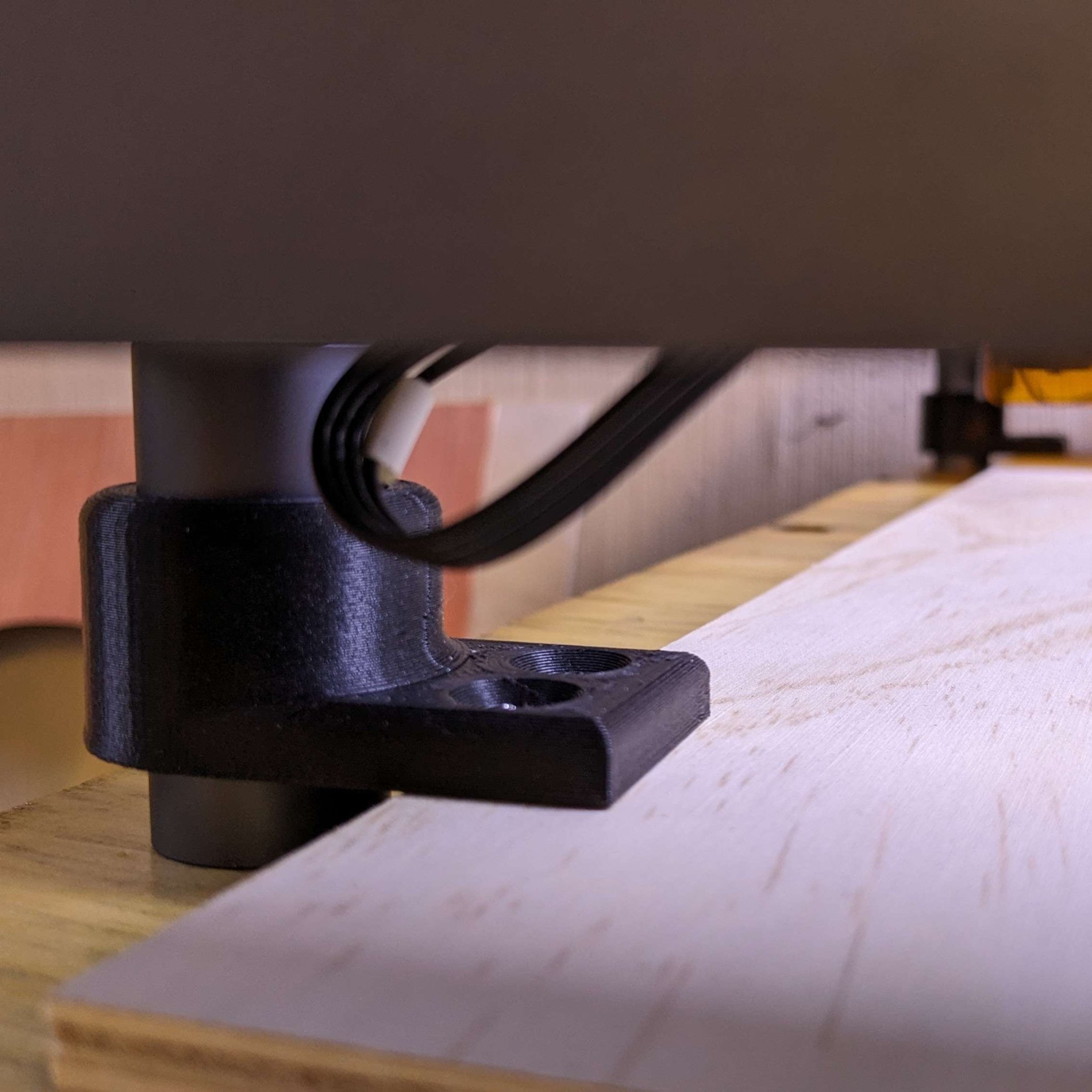 Gắn kết kẹp riser cho máy cắt Phecda