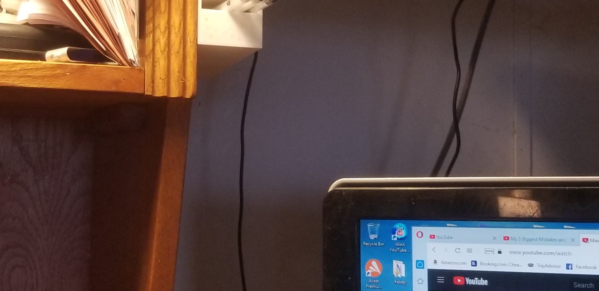 Giá đỡ bút chì gắn tường cho tủ đựng đồ