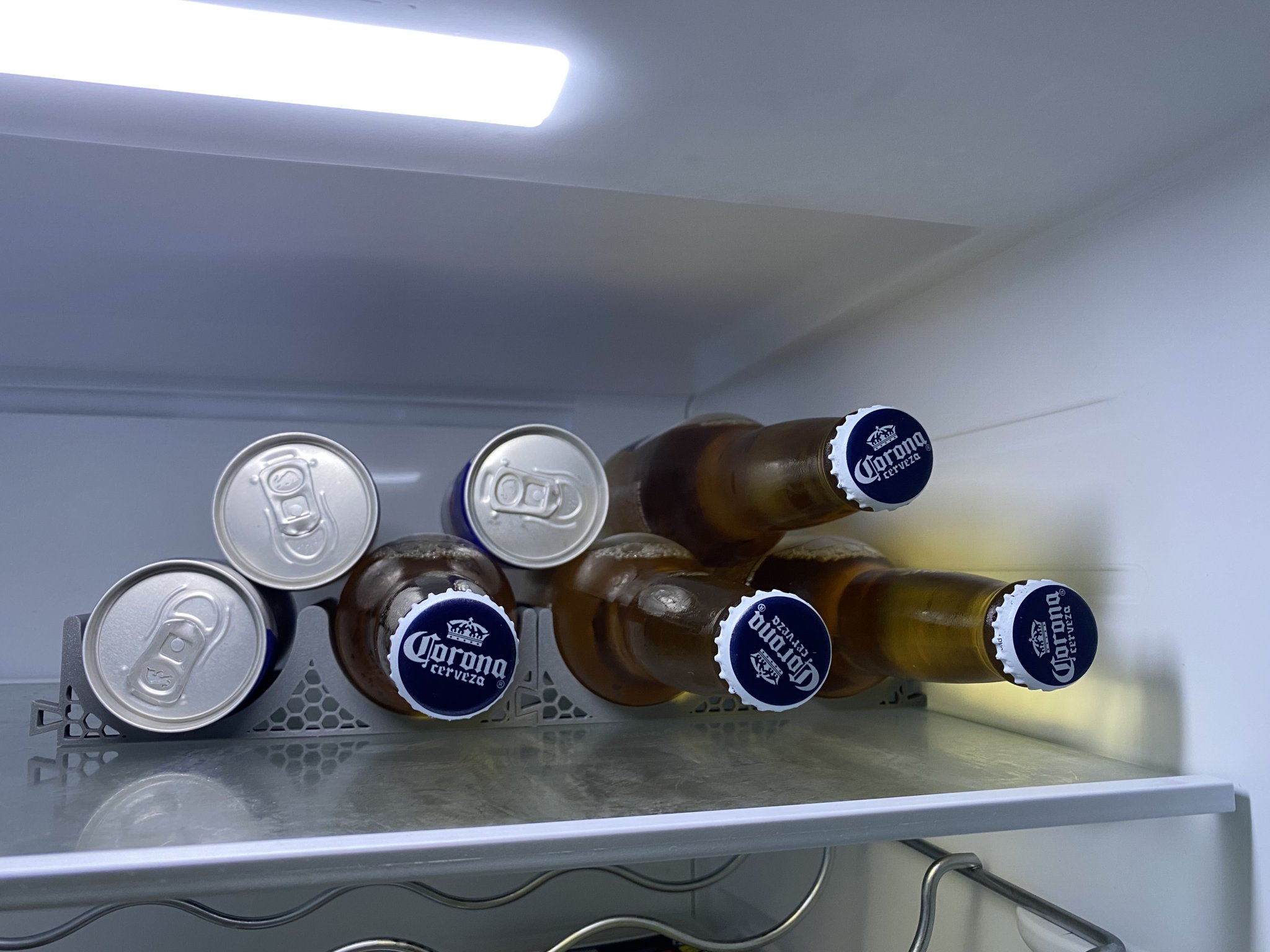 Giá đỡ chai bia Corona để trong tủ lạnh