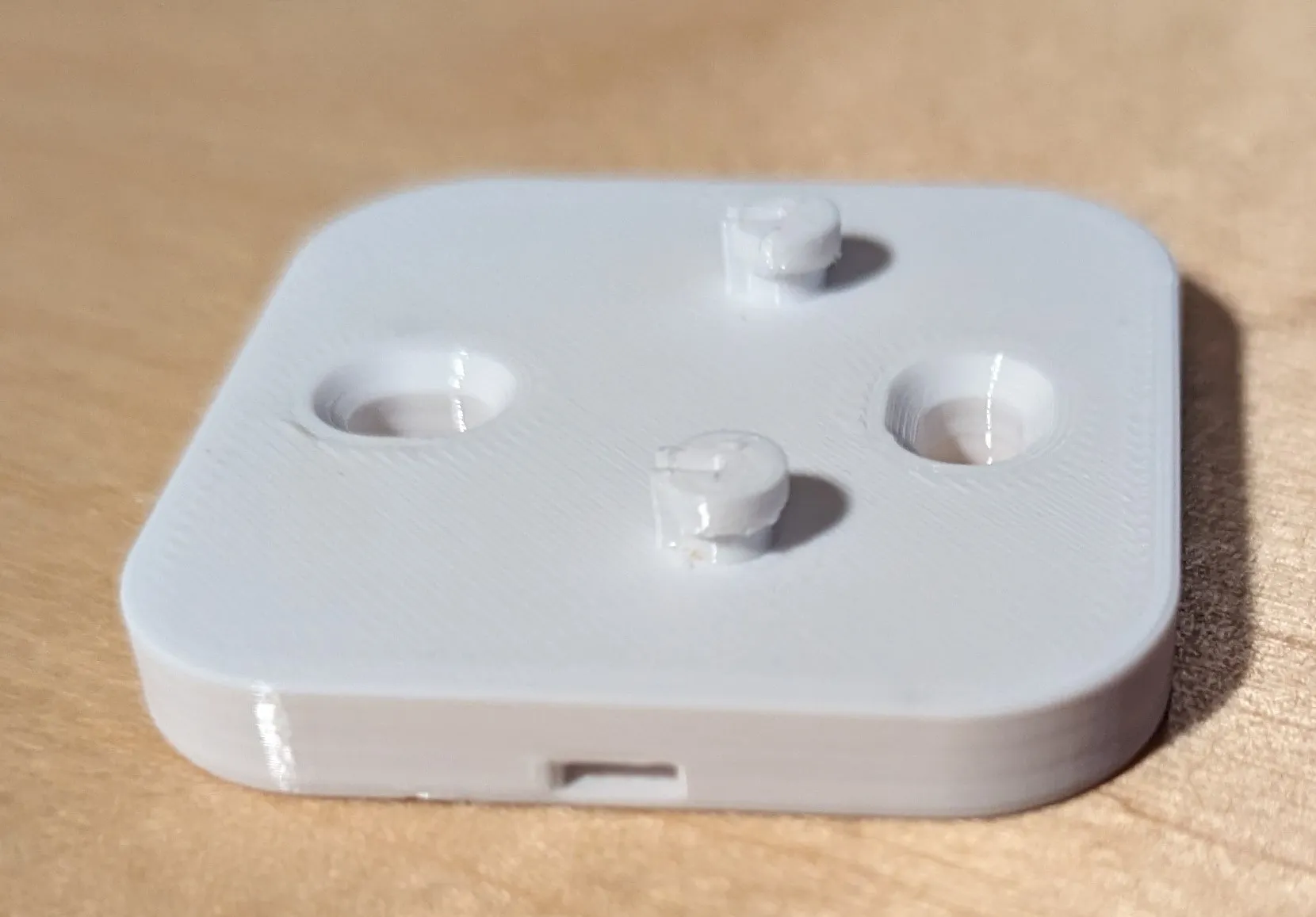 Bảng gắn Wyze Cam OG với khe cắm dây zip