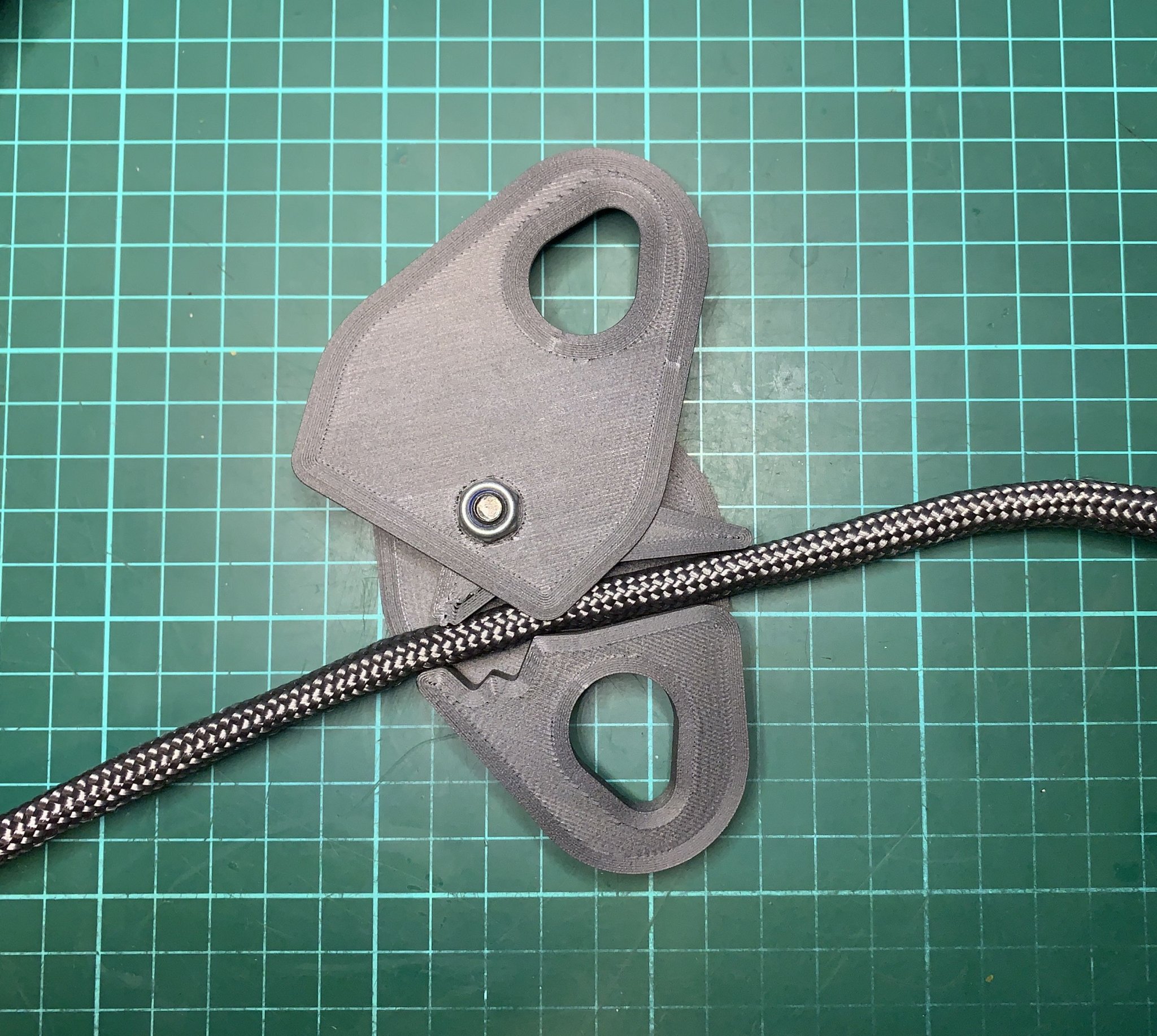 Thiết bị giữ dây an toàn Rocker cho công cụ