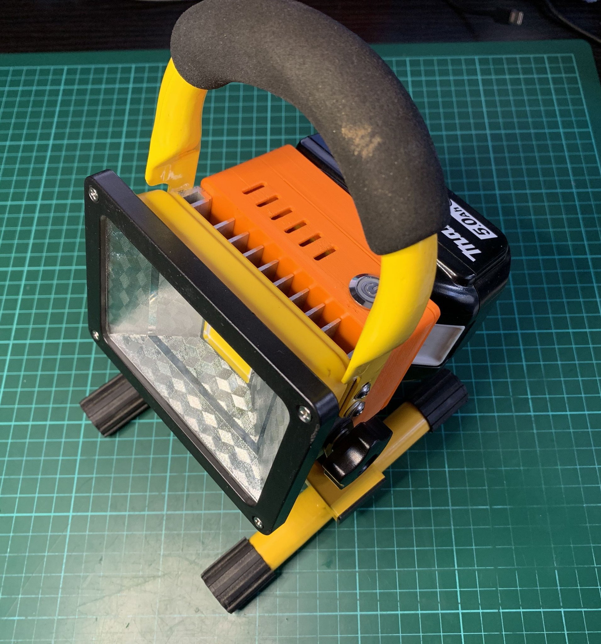 Đèn làm việc di động màu vàng nâng cấp cho pin Makita 18V LXT