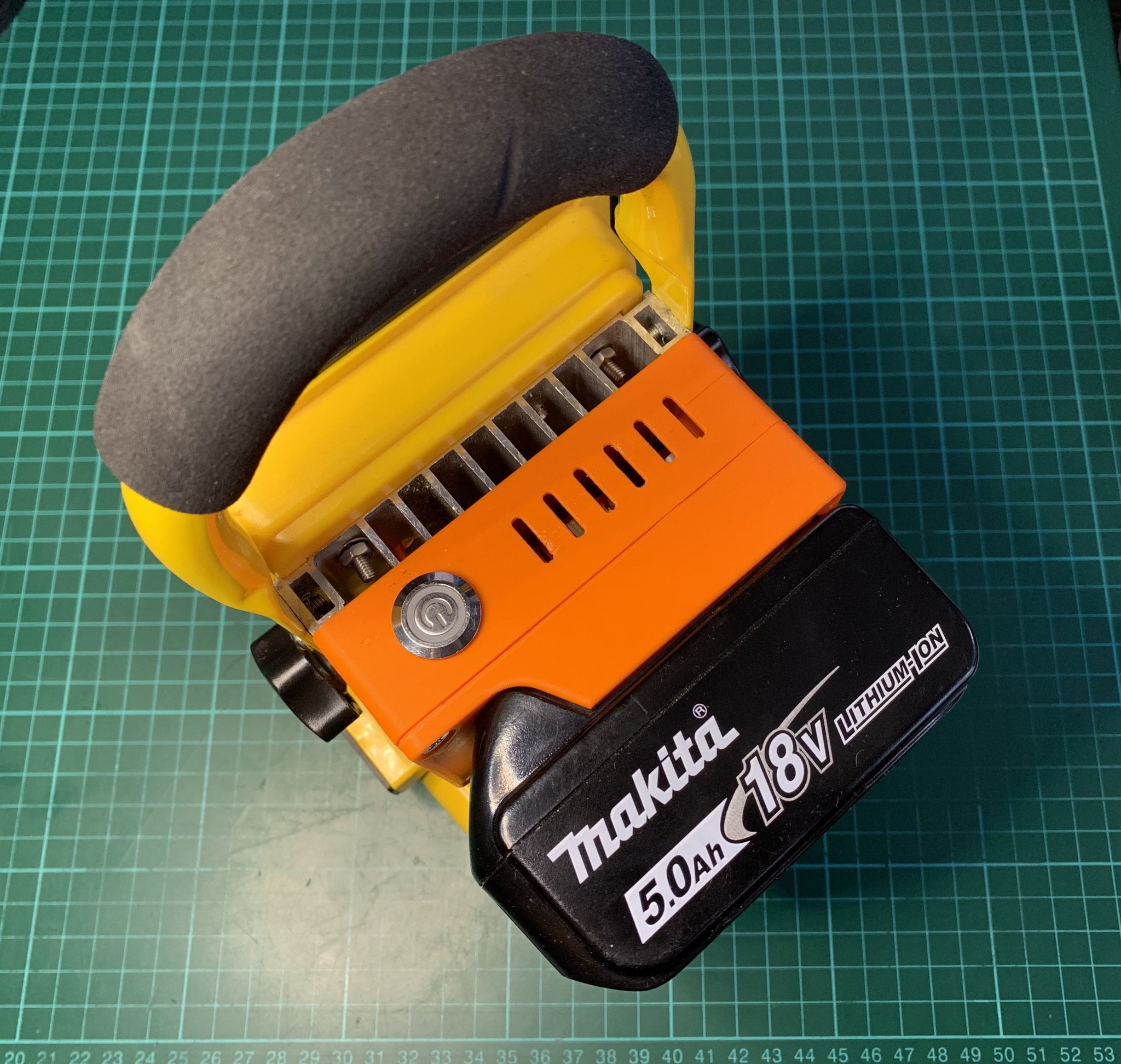 Đèn làm việc di động màu vàng nâng cấp cho pin Makita 18V LXT