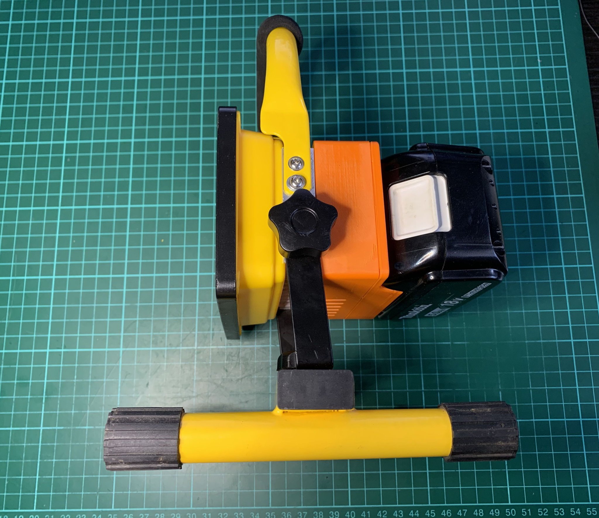 Đèn làm việc di động màu vàng nâng cấp cho pin Makita 18V LXT