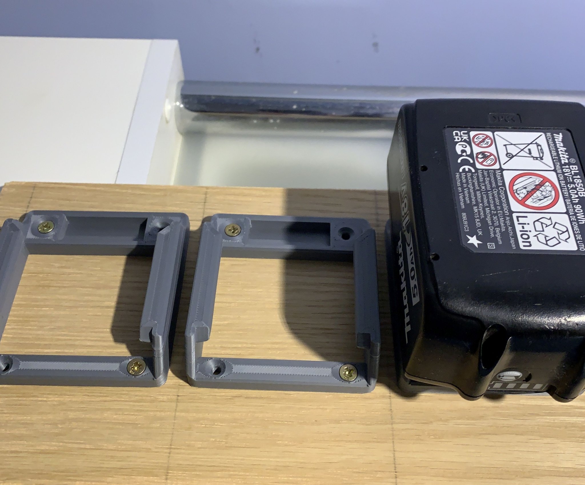 Giá đỡ pin cho pin Makita LXT 18V