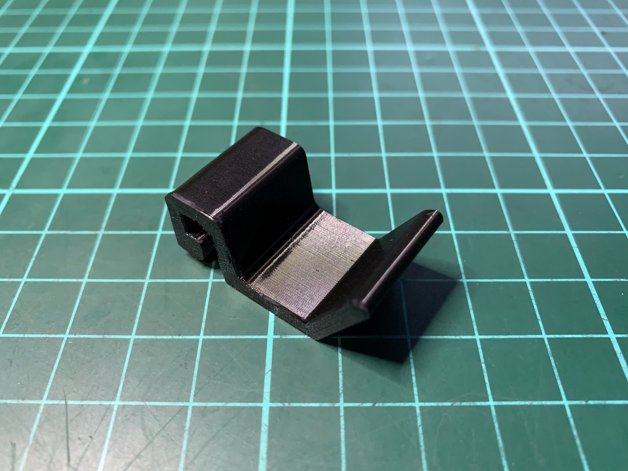 Móc treo túi cho ghế sau xe Tesla Model 3