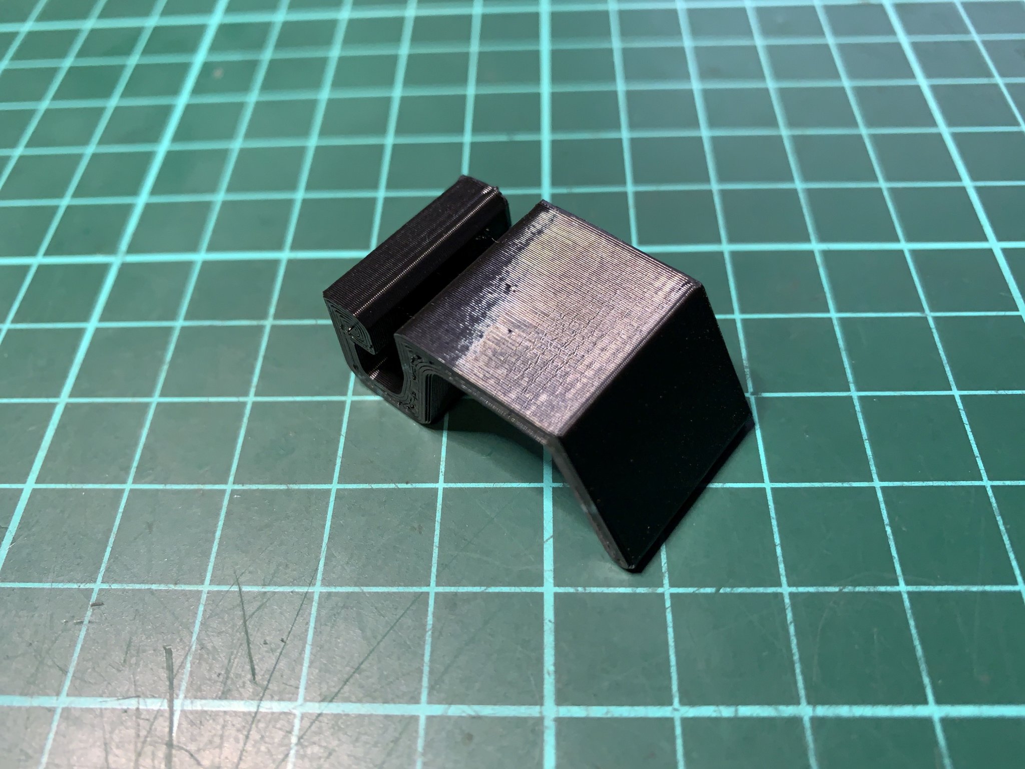 Móc treo túi cho ghế sau xe Tesla Model 3