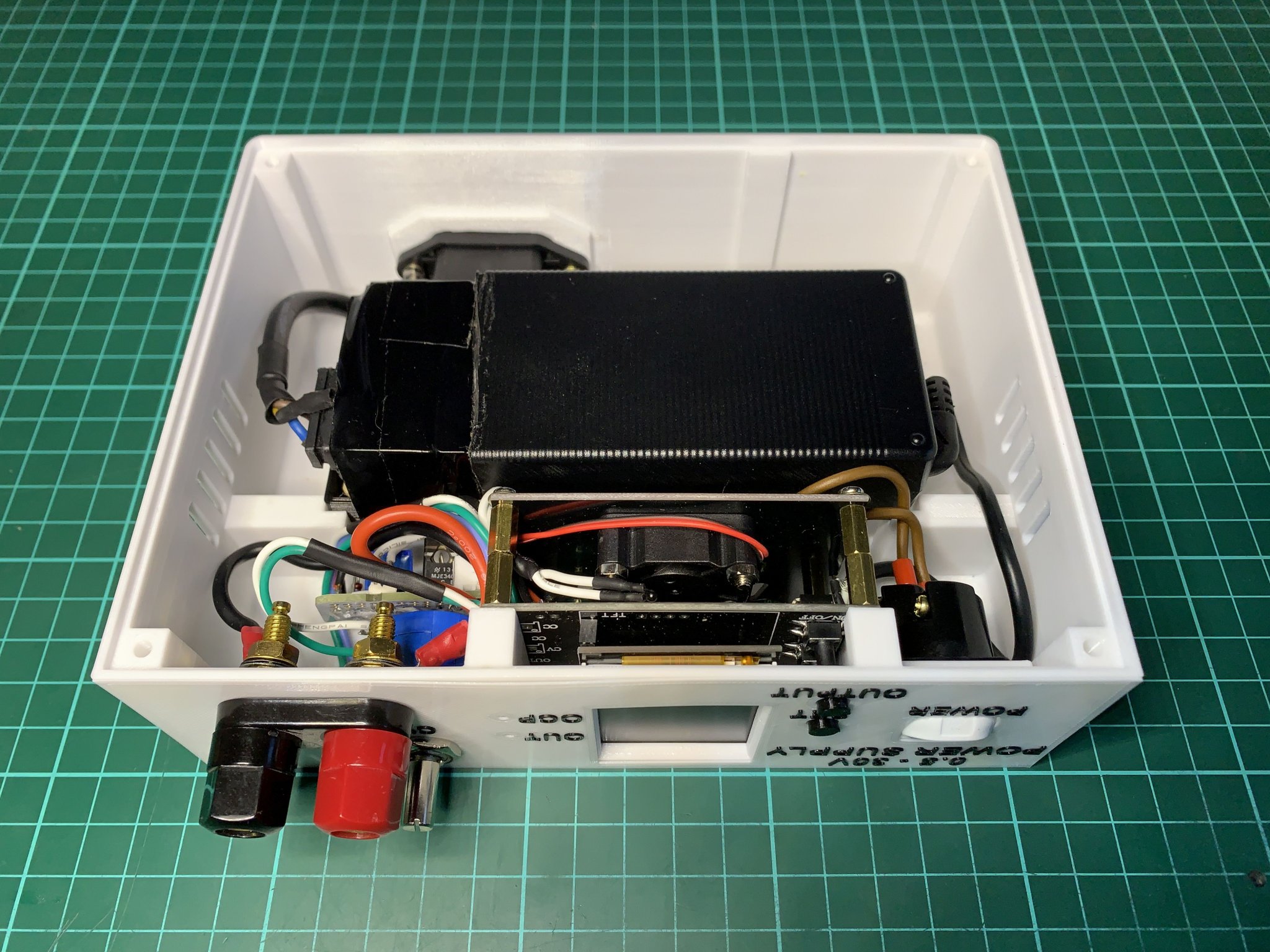 Nguồn điện DC bàn điều chỉnh từ 0.5V đến 30V